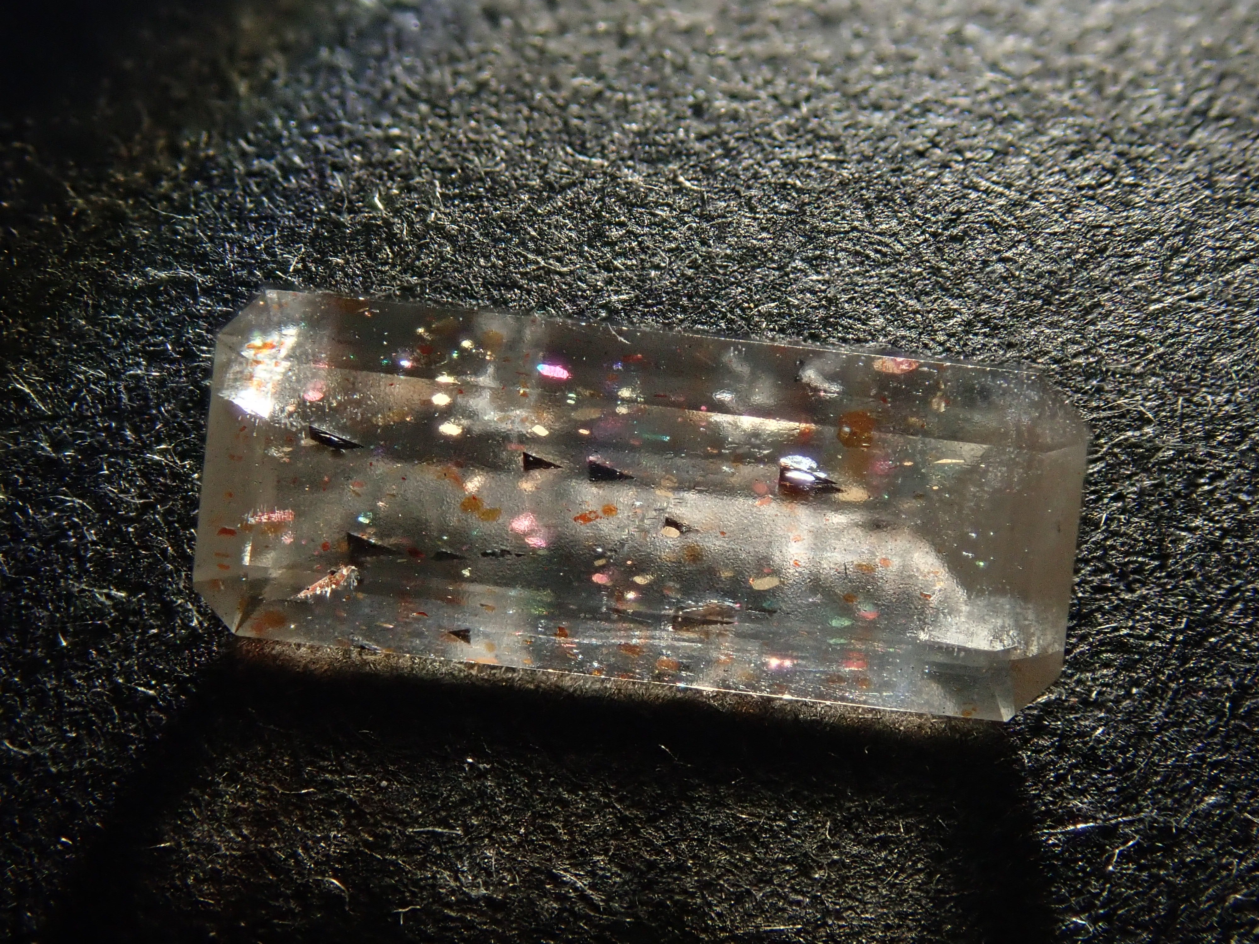 【12562050掲載】オーストラリア産レインボーラティスサンストーン 0.657ctルース