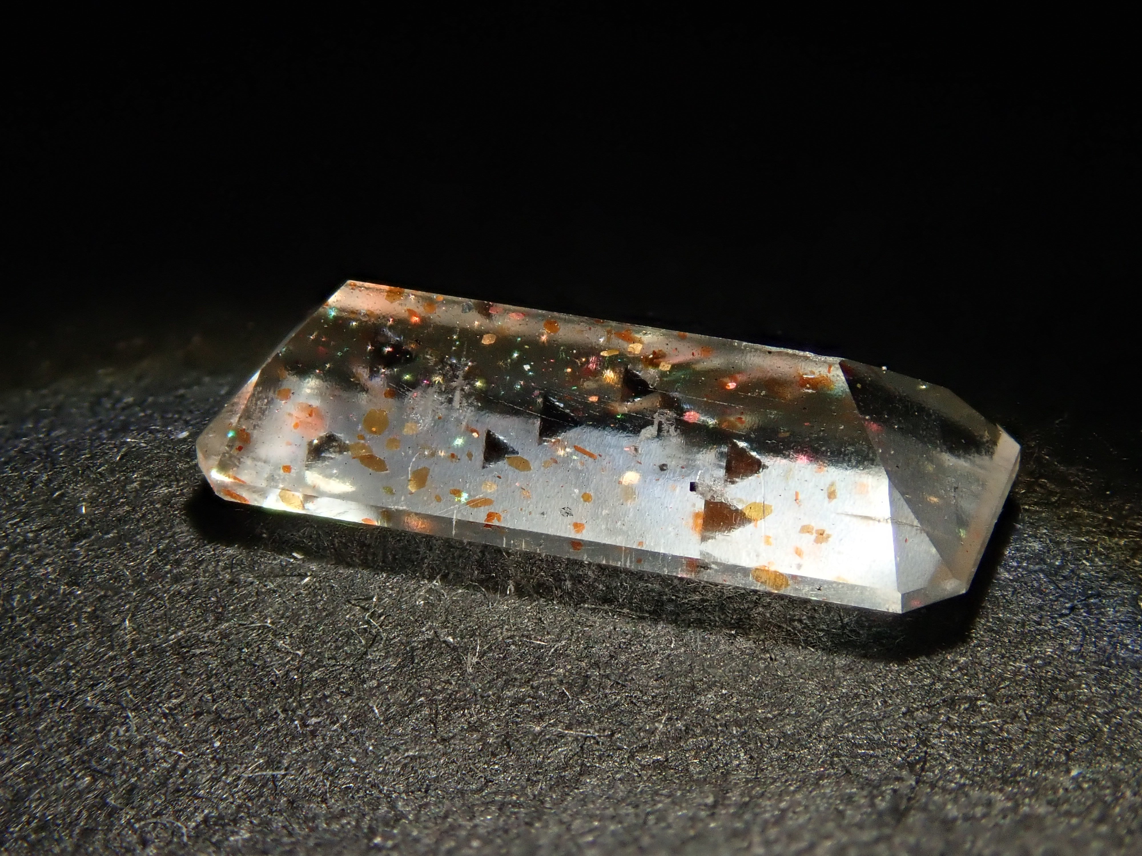 【12562050掲載】オーストラリア産レインボーラティスサンストーン 0.657ctルース