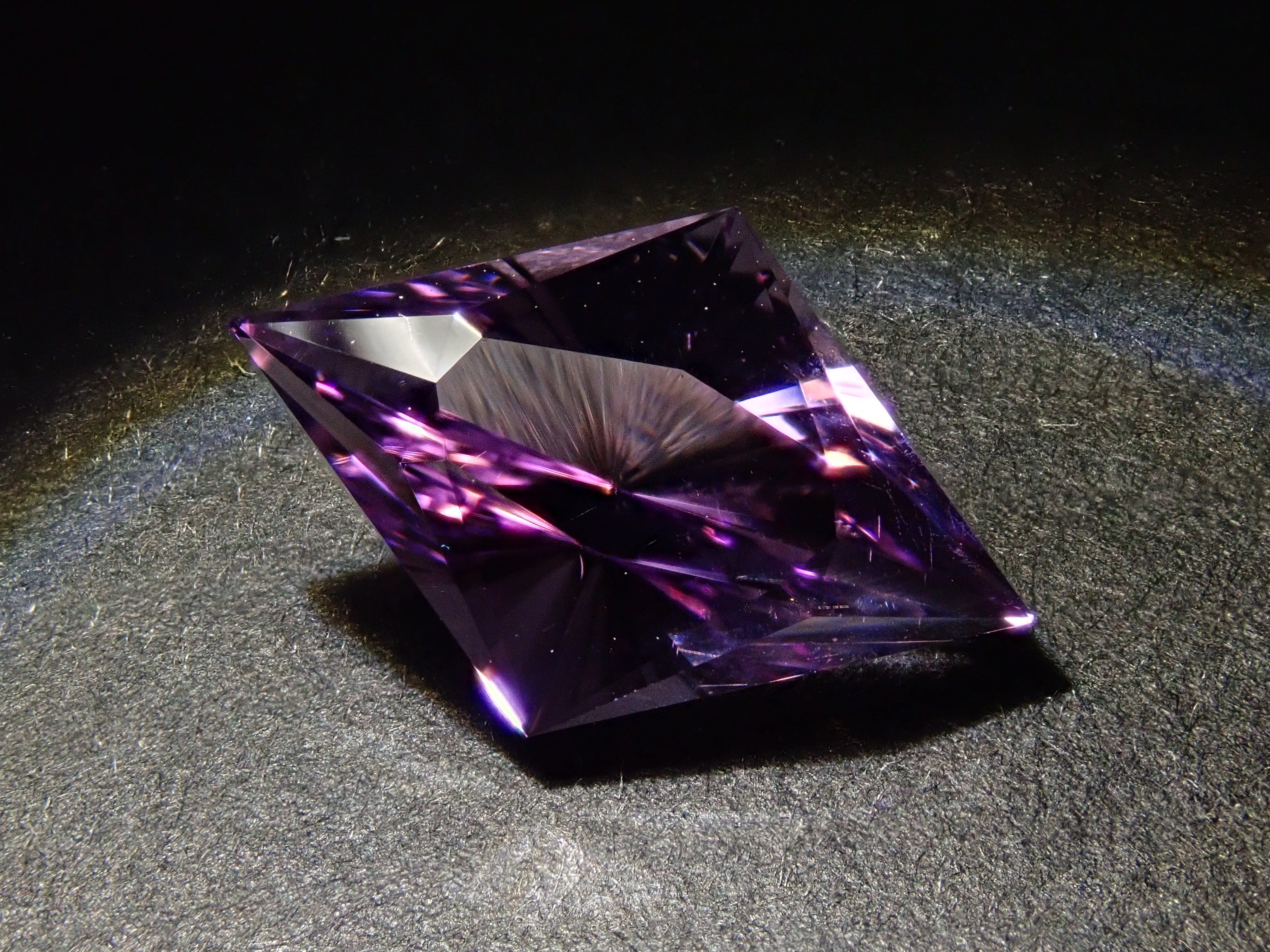 【12562115掲載】ピンクアメジスト 2.545ctルース