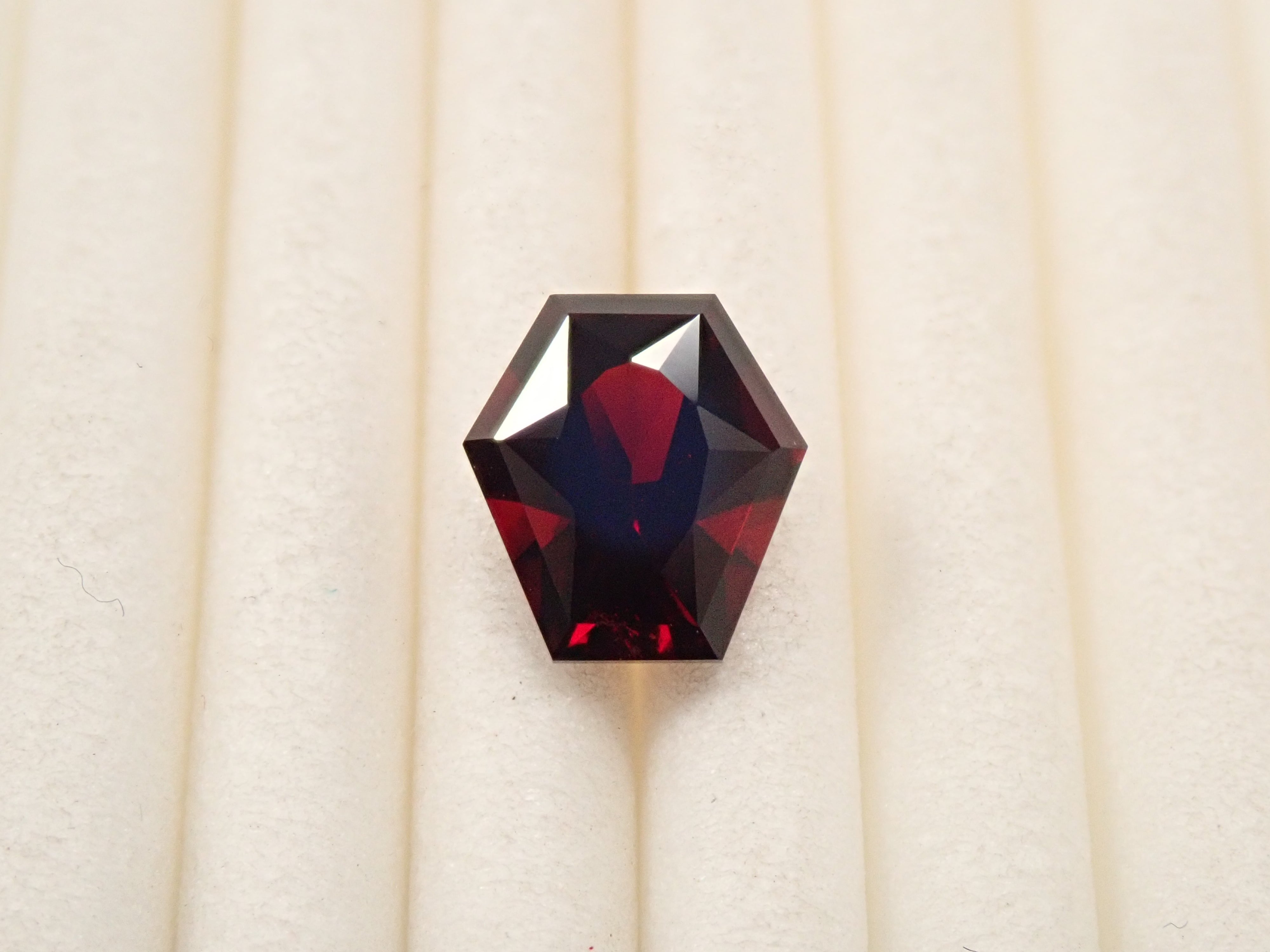 【12562117掲載】アルマンディンガーネット 1.363ctルース