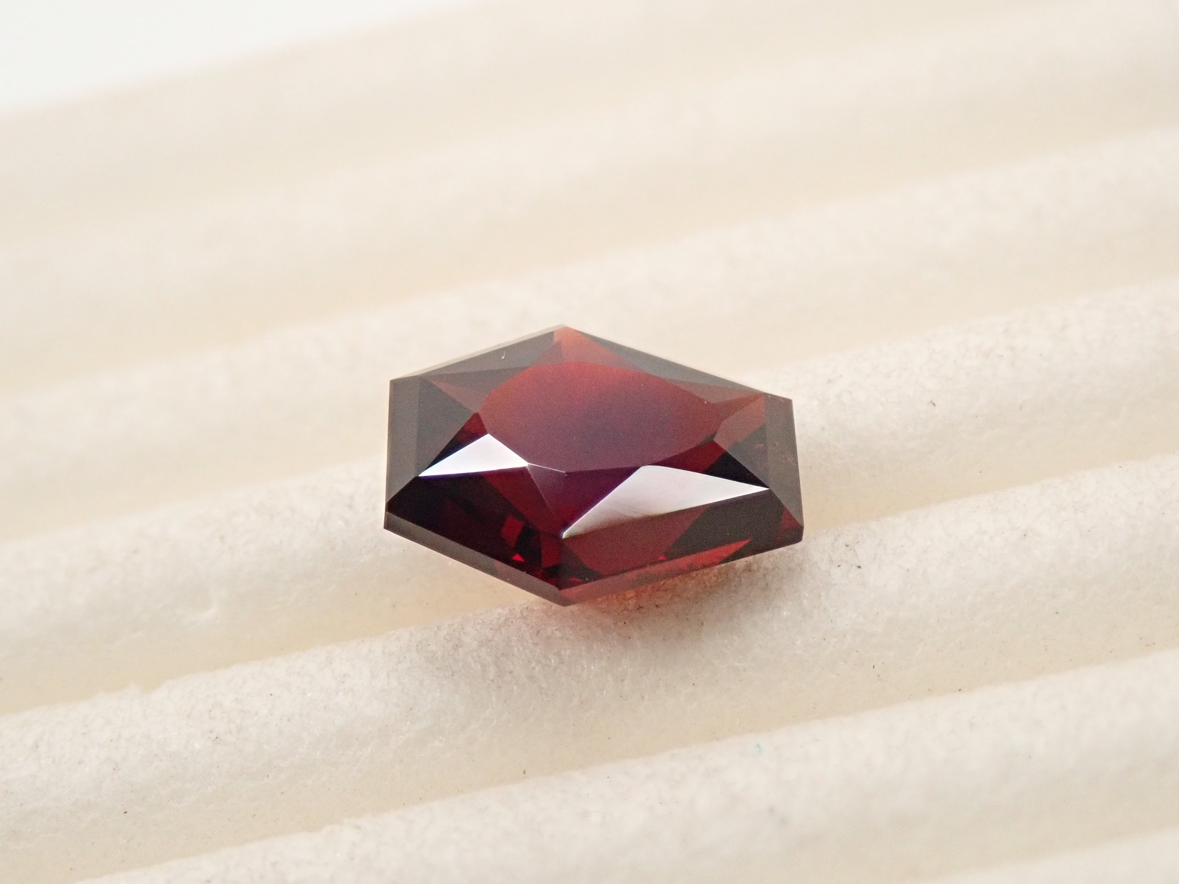 【12562117掲載】アルマンディンガーネット 1.363ctルース