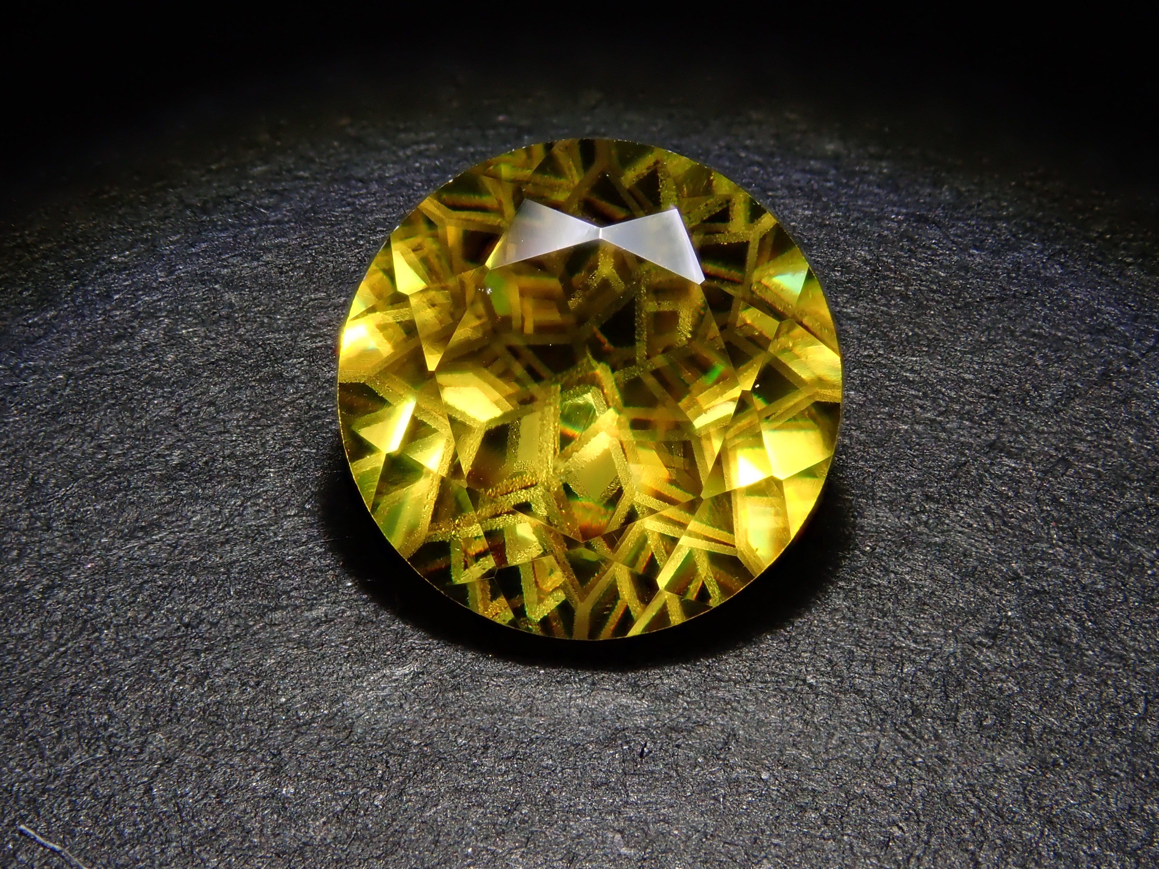 【ダンデライオンカット】スフェーン 7.0mm/1.412ct《コラボ》ルース