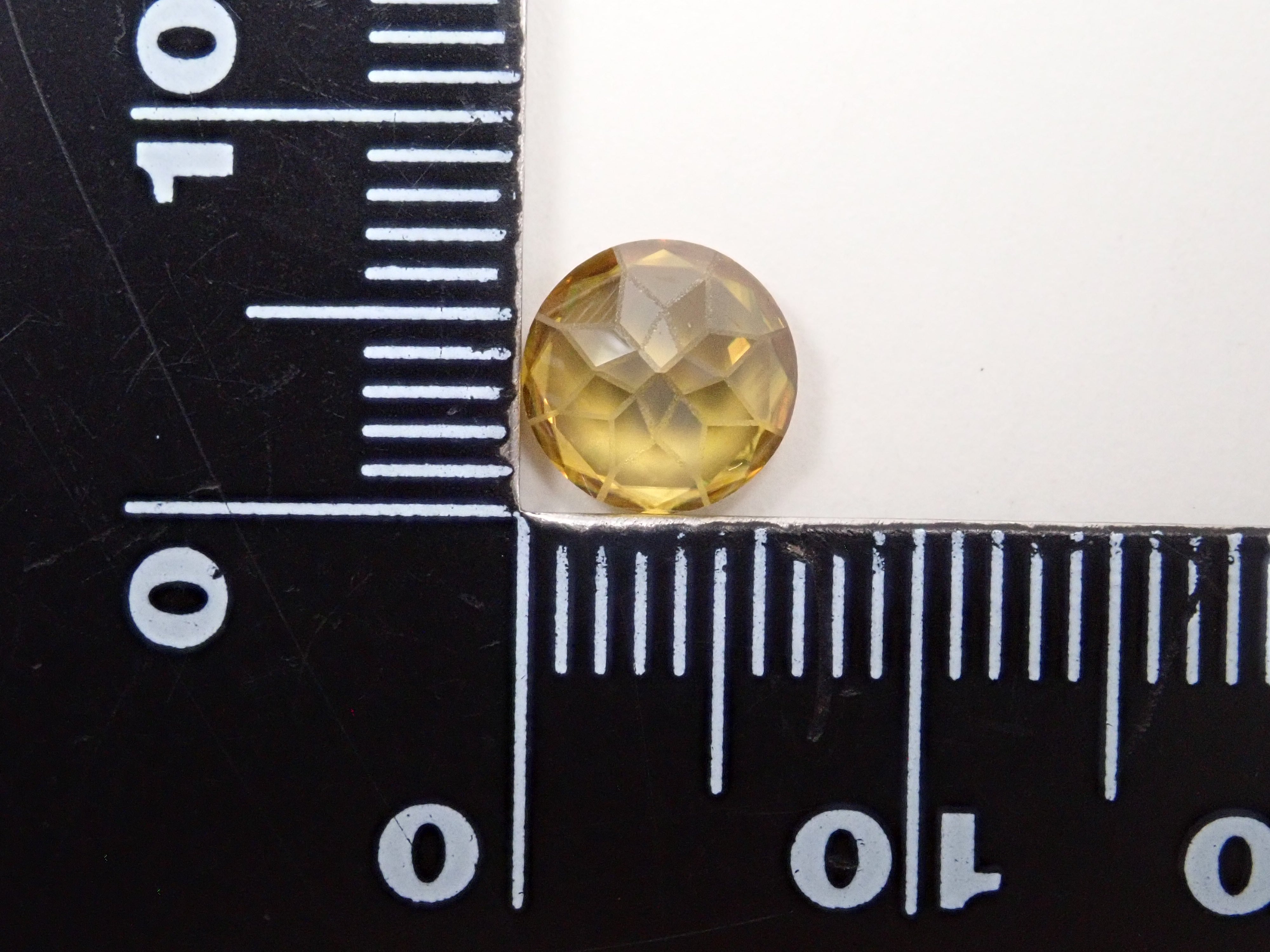 【ダンデライオンカット】スフェーン 7.0mm/1.412ct《コラボ》ルース
