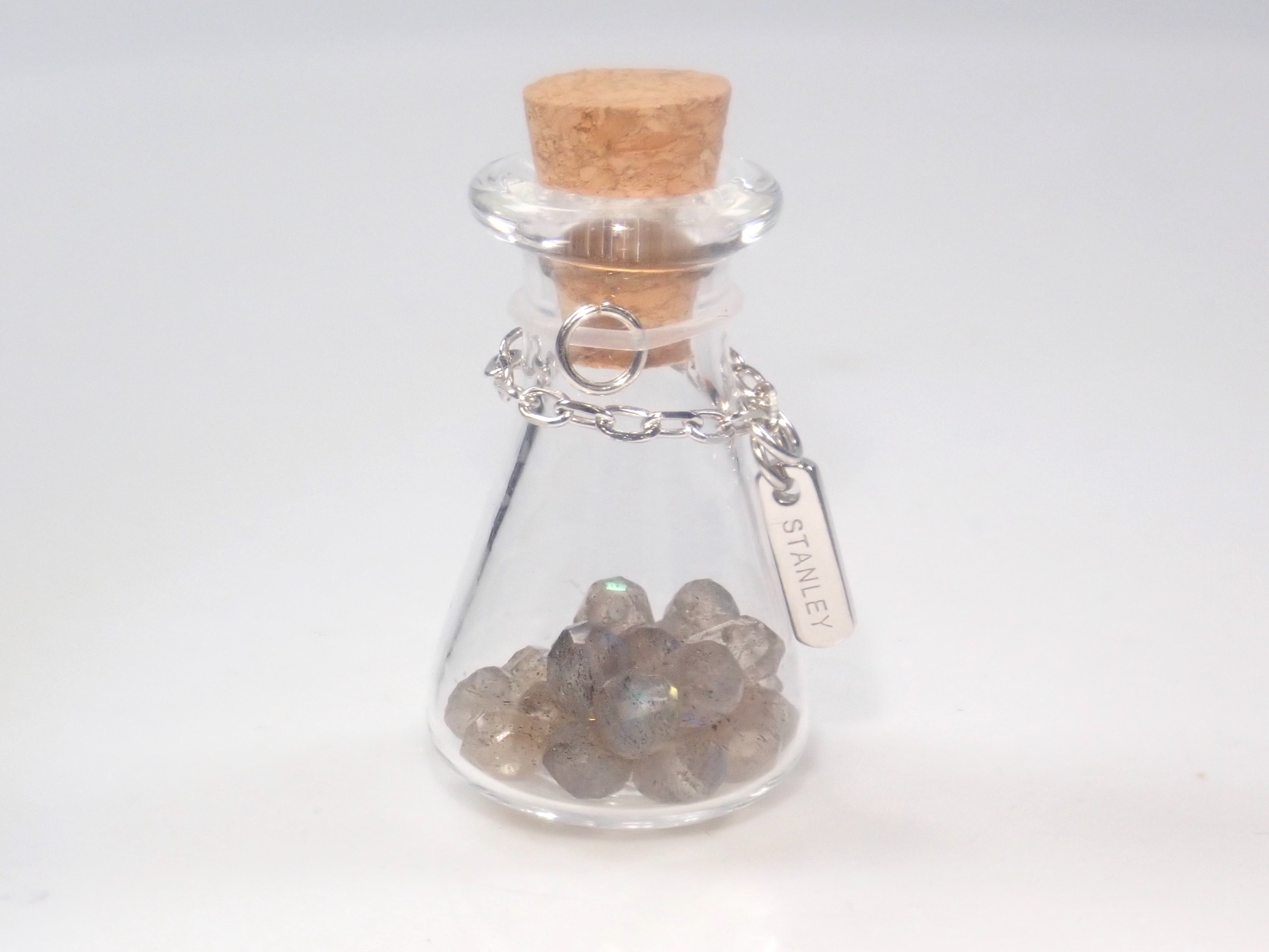 【4/29(三) 22點開賣】電視動畫《Dr.STONE 新石紀》×珠寶專賣店KARATZ聯名 內含礦物的燒瓶吊飾(全7種/附透明卡)