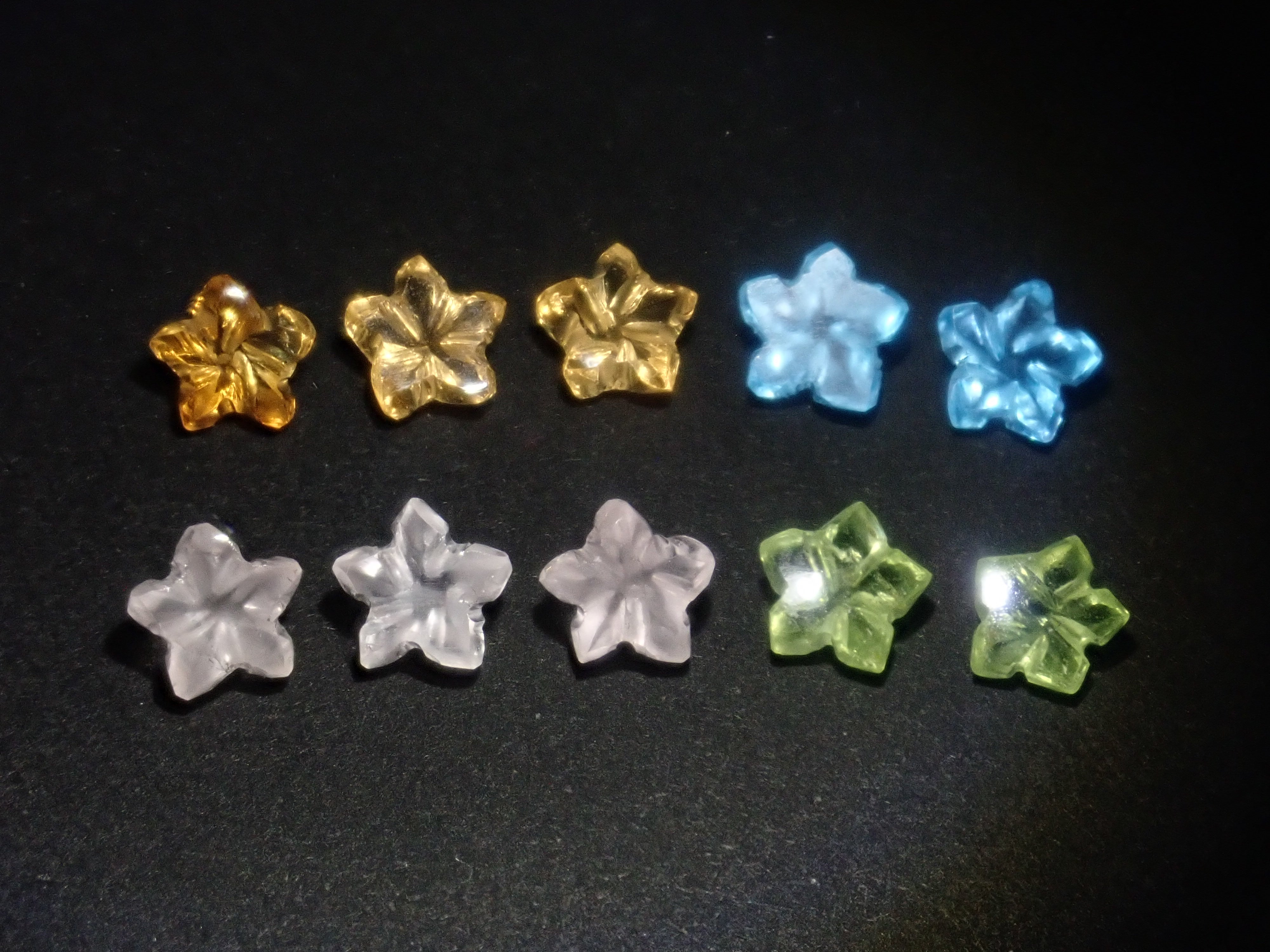 【3/28 22時販売】《限定10石》プルメリアカットのカービング(ペリドット、ブルートパーズ、シトリン、ローズクォーツ) 1石《複数購入割引有》