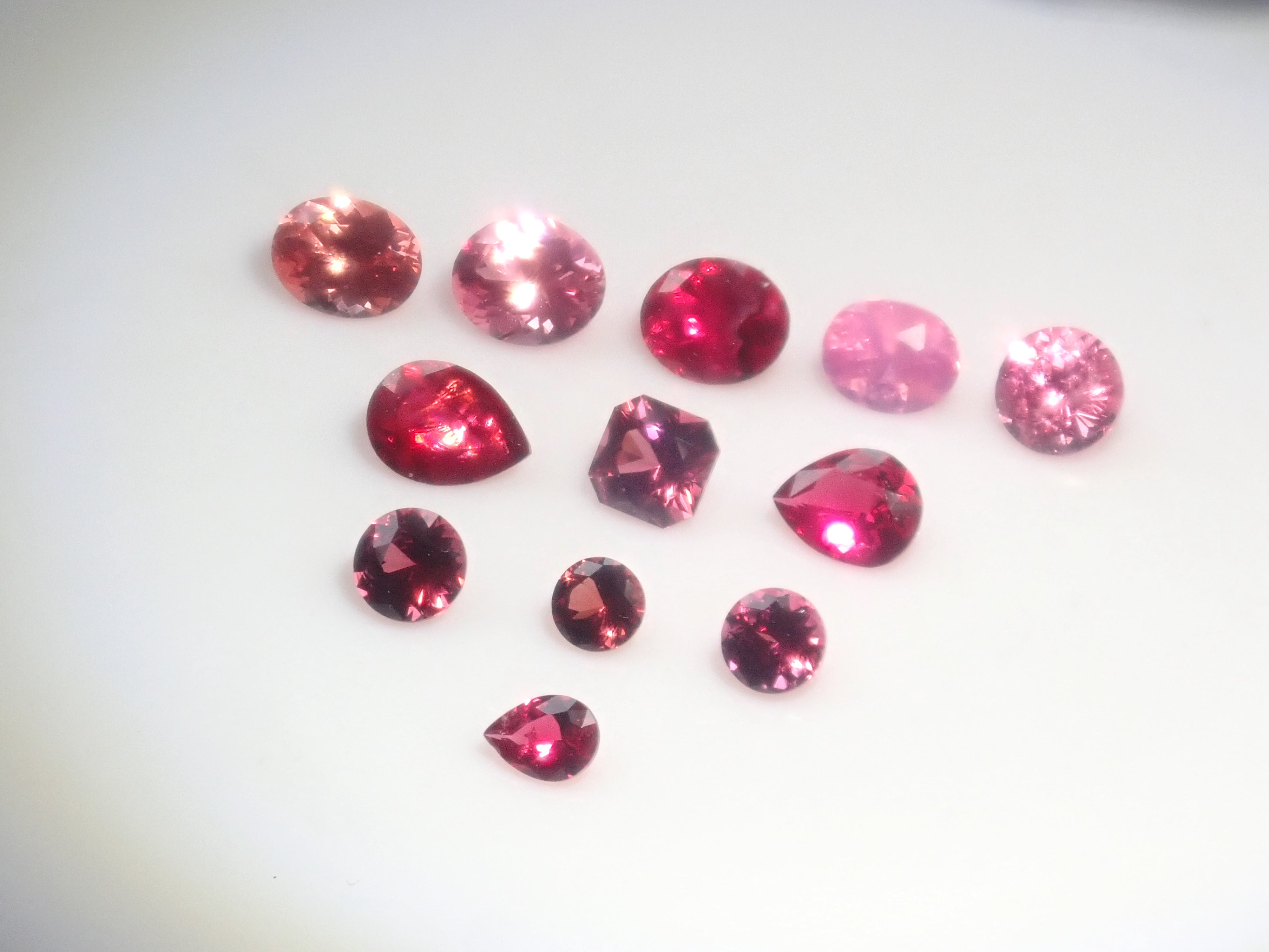 【3/29 22時販売】サンジェ氏カットのスピネル(シルキーピンク、ホットピンク、レッドスピネル、パパラチアカラーなど)1石ルース《複数購入割引有》