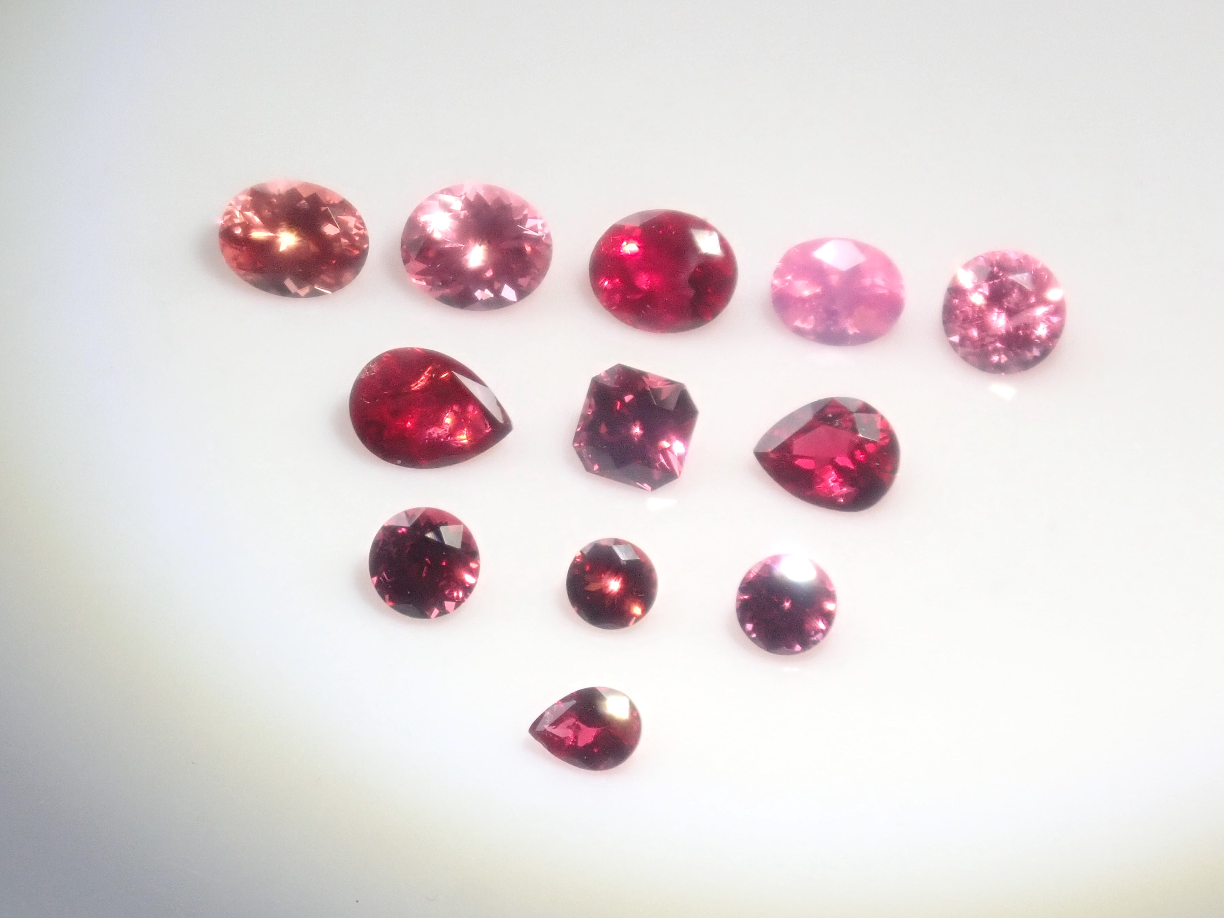 【3/29 22時販売】サンジェ氏カットのスピネル(シルキーピンク、ホットピンク、レッドスピネル、パパラチアカラーなど)1石ルース《複数購入割引有》