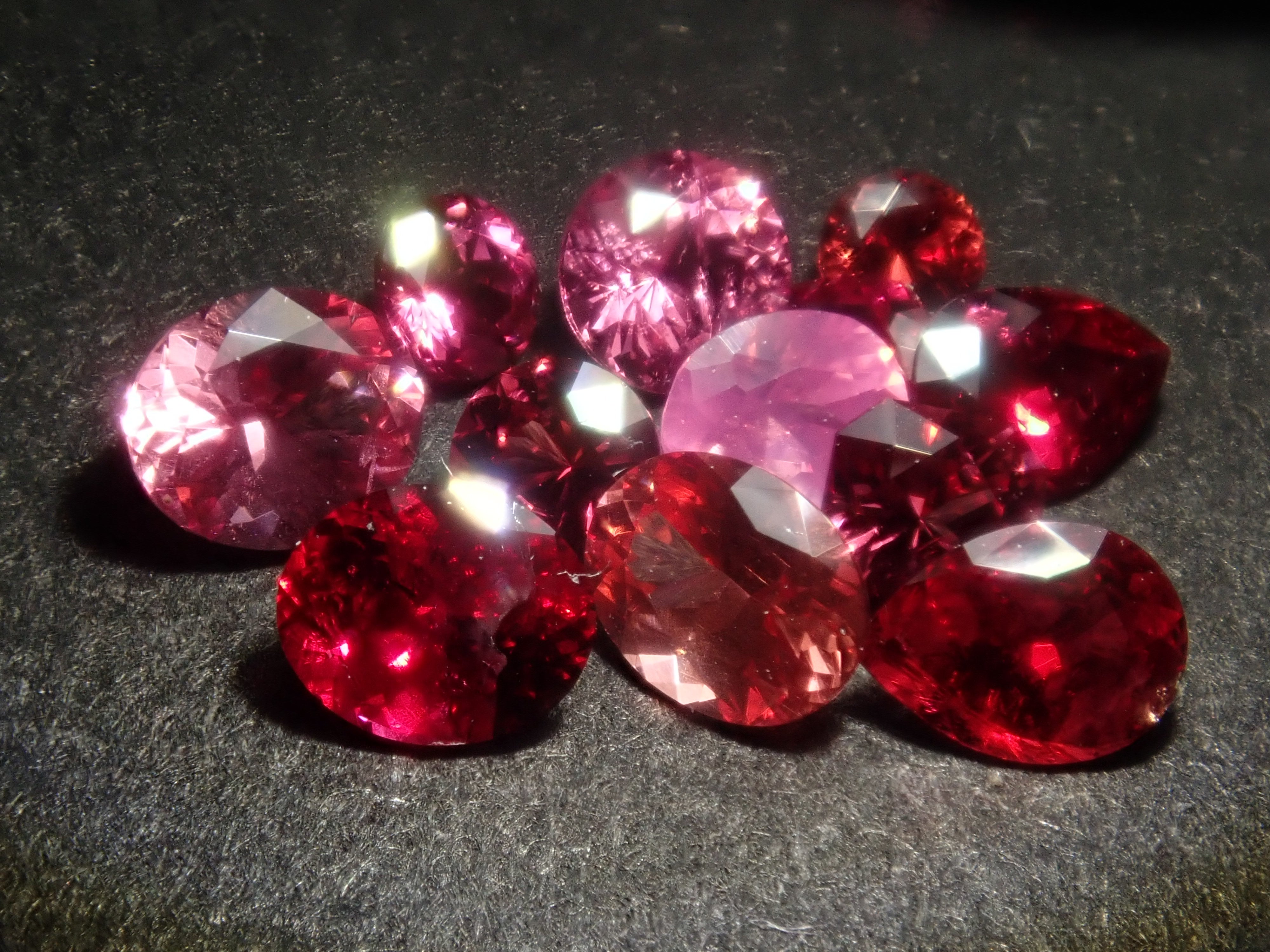 【3/29 22時販売】サンジェ氏カットのスピネル(シルキーピンク、ホットピンク、レッドスピネル、パパラチアカラーなど)1石ルース《複数購入割引有》