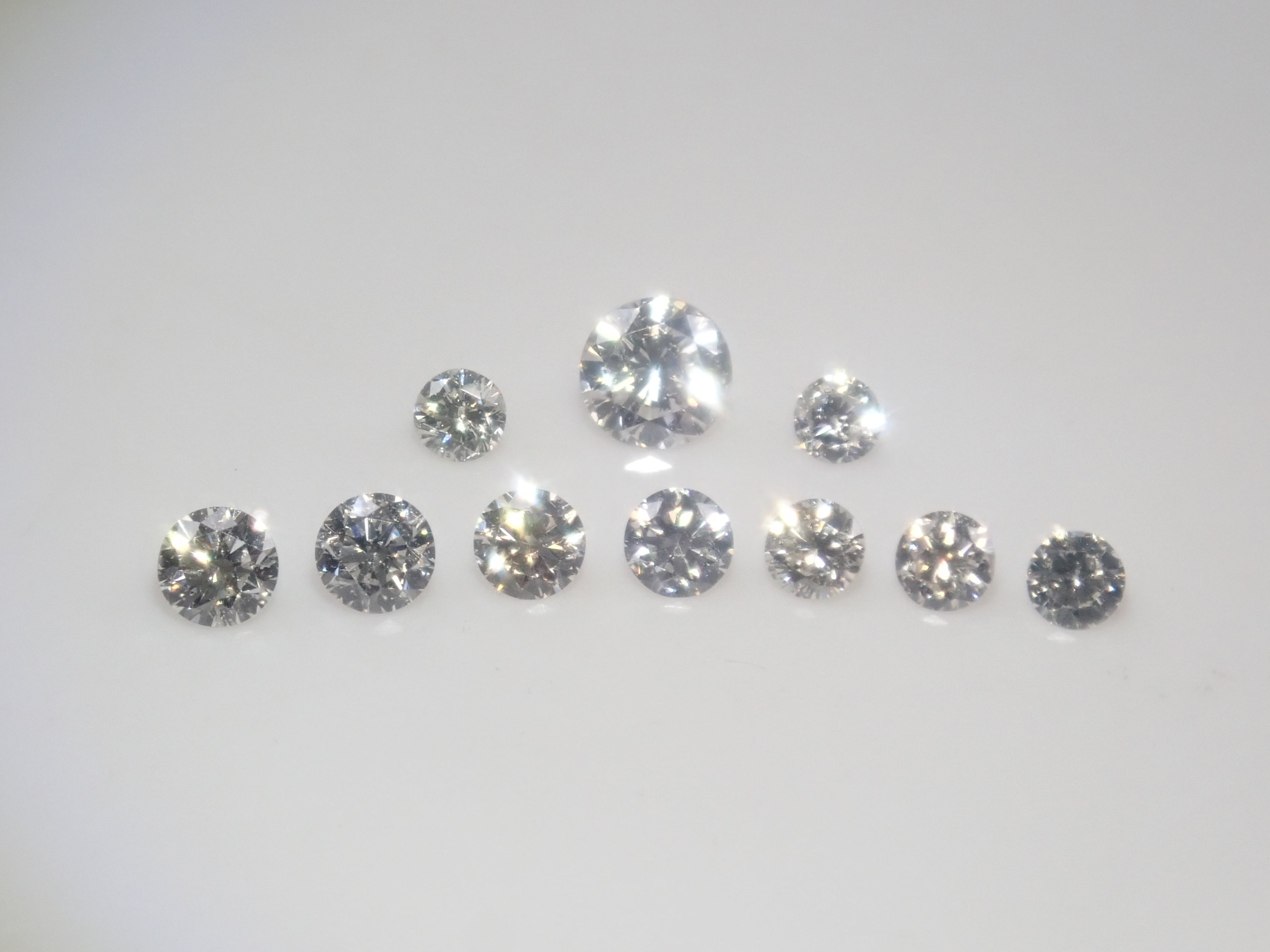 含一般售價35,800日圓,附中央寶石研究所鑑定書(F/VVS-2/EXCELLENT/H&C)的鑽石扭蛋一顆《多件購買享折扣》