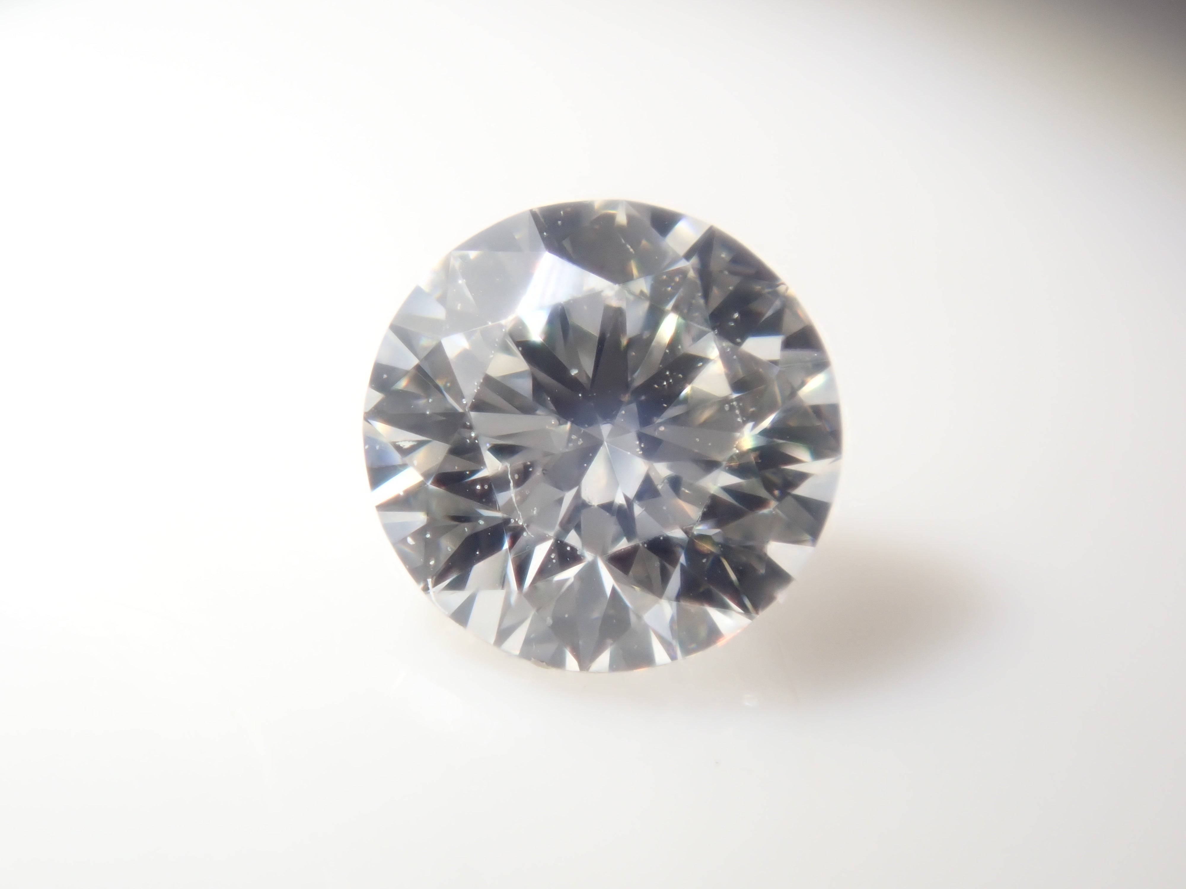 含一般售價35,800日圓,附中央寶石研究所鑑定書(F/VVS-2/EXCELLENT/H&C)的鑽石扭蛋一顆《多件購買享折扣》