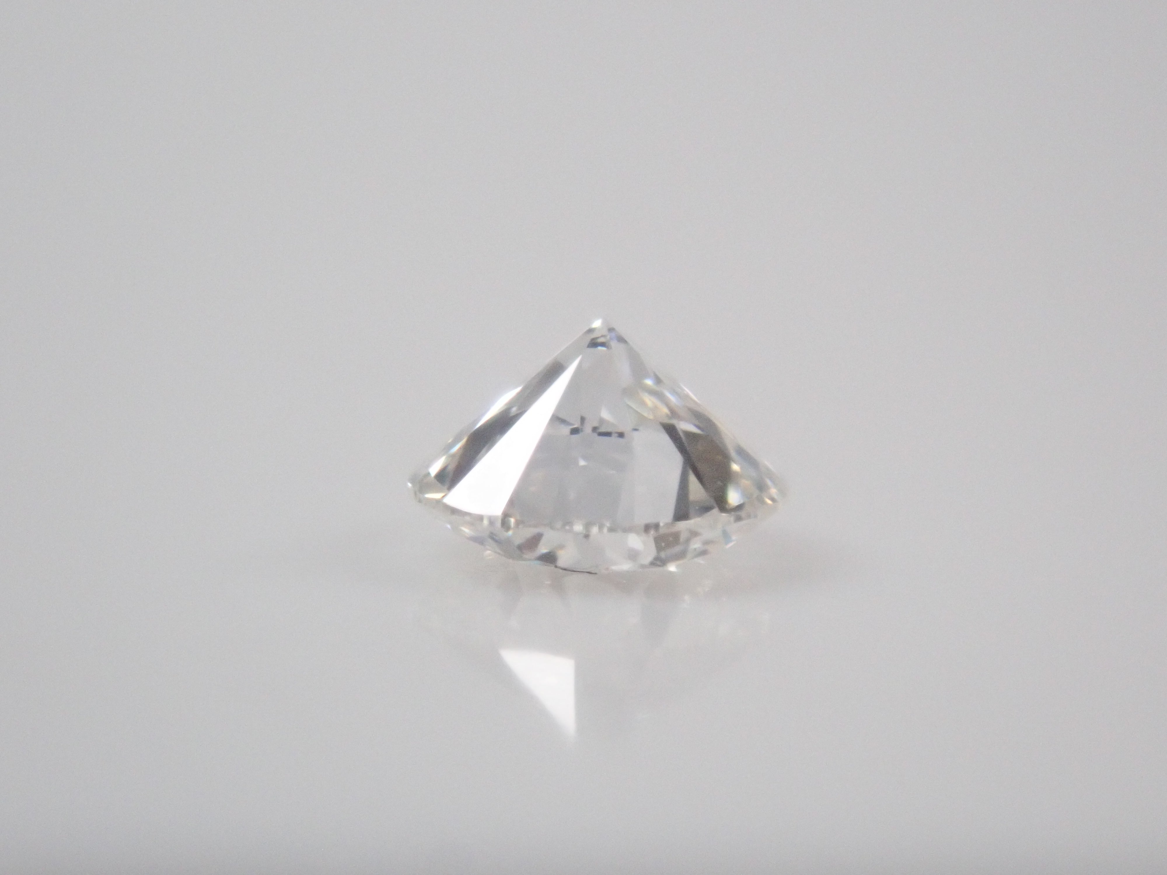 含一般售價35,800日圓,附中央寶石研究所鑑定書(F/VVS-2/EXCELLENT/H&C)的鑽石扭蛋一顆《多件購買享折扣》