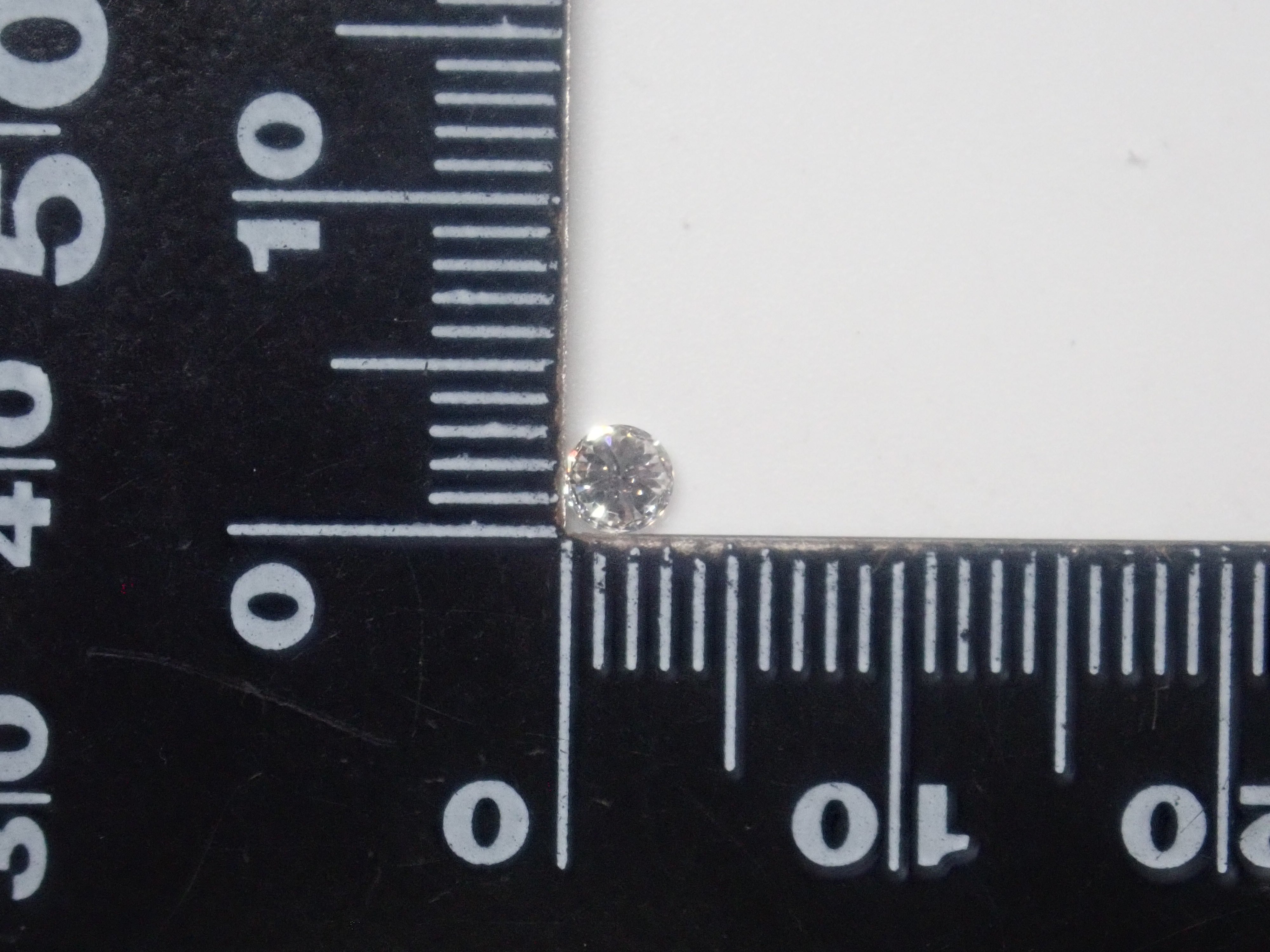 含一般售價35,800日圓,附中央寶石研究所鑑定書(F/VVS-2/EXCELLENT/H&C)的鑽石扭蛋一顆《多件購買享折扣》