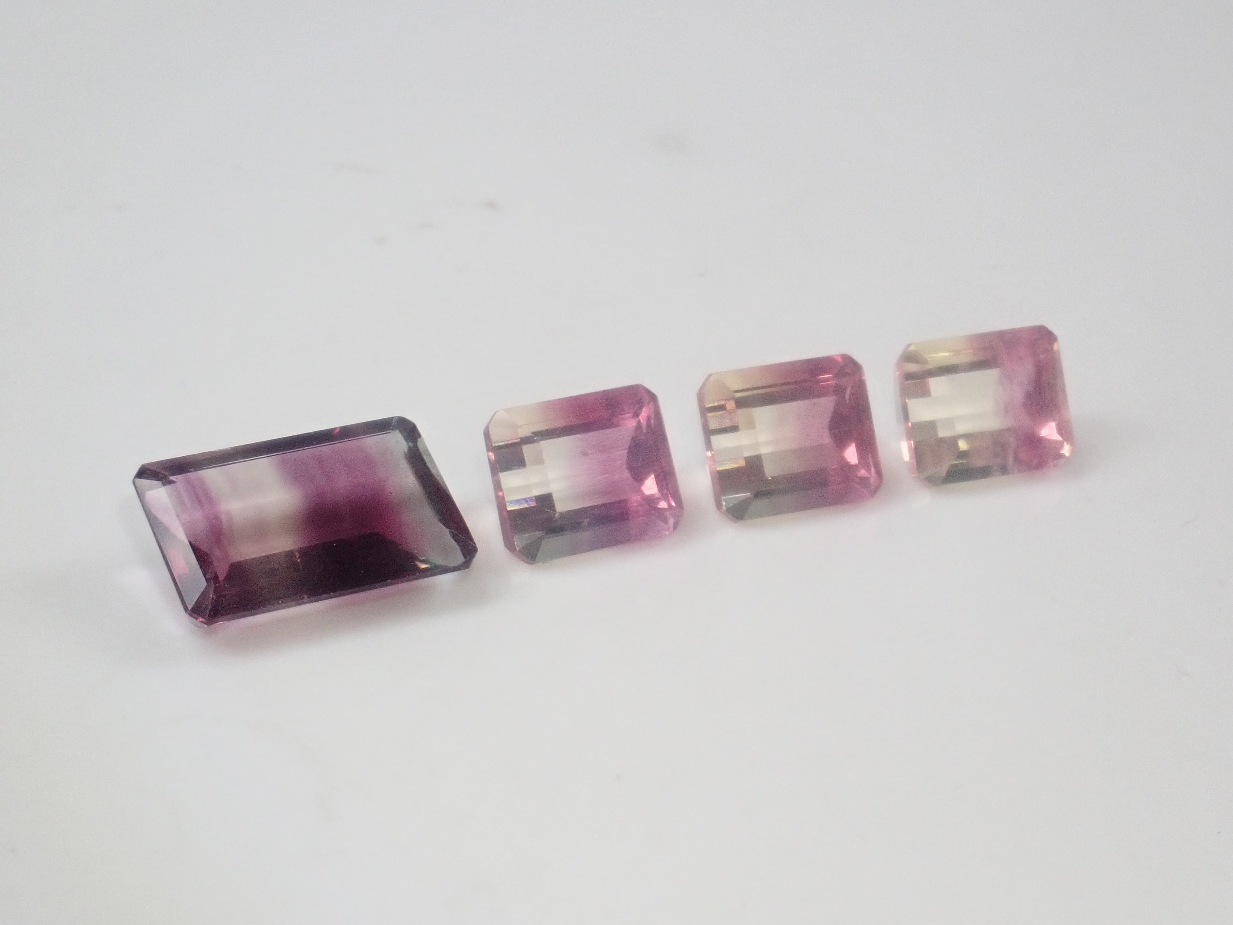《Limited to 15 Stones》Fluorite Gacha including 2 Koshu-Kiseki-Kiriko stones (normally 49,800 yen) with 1 CC fluorite stone as a bonus《Multiple Purchase Discount Available》