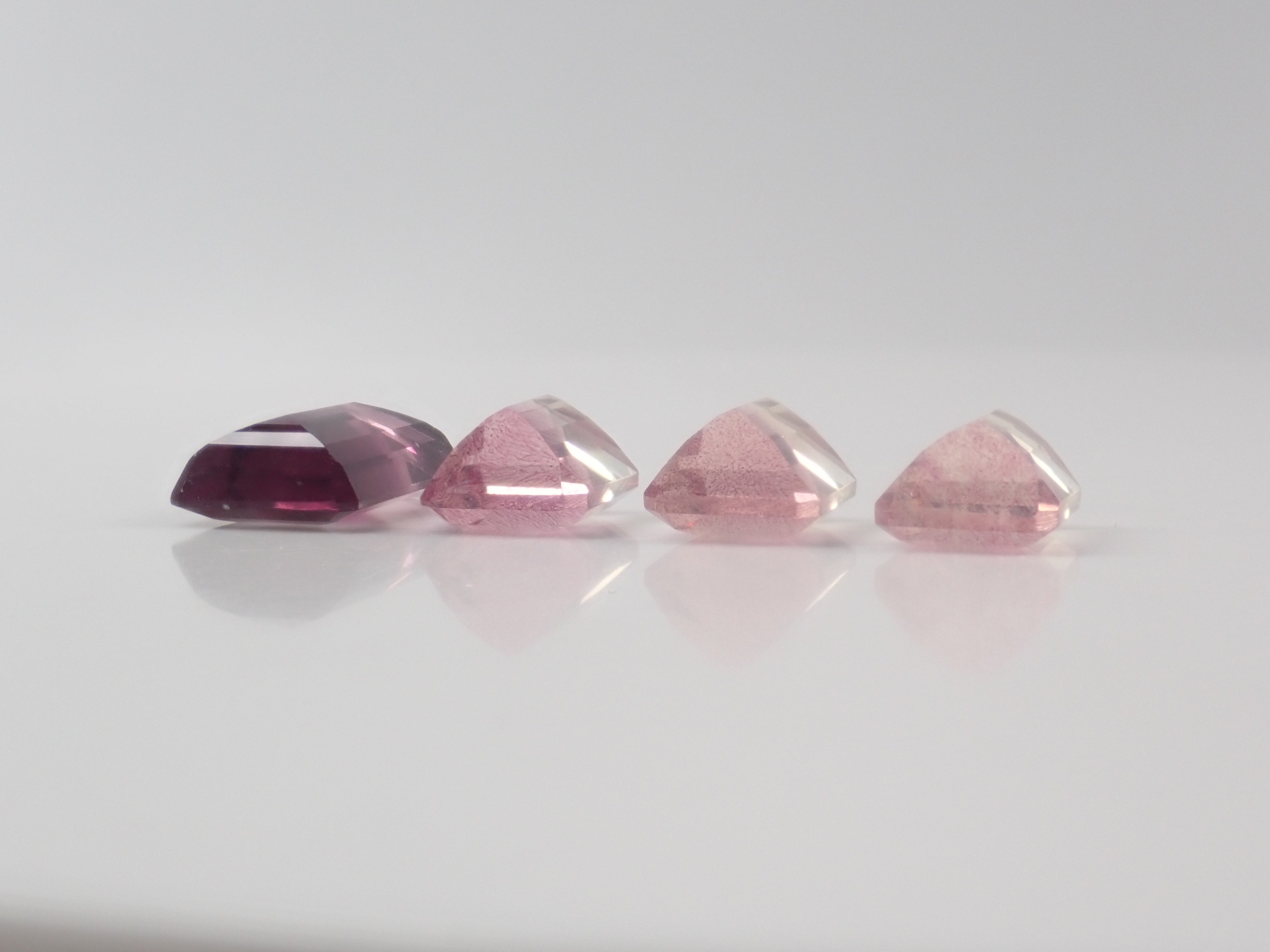 《Limited to 15 Stones》Fluorite Gacha including 2 Koshu-Kiseki-Kiriko stones (normally 49,800 yen) with 1 CC fluorite stone as a bonus《Multiple Purchase Discount Available》