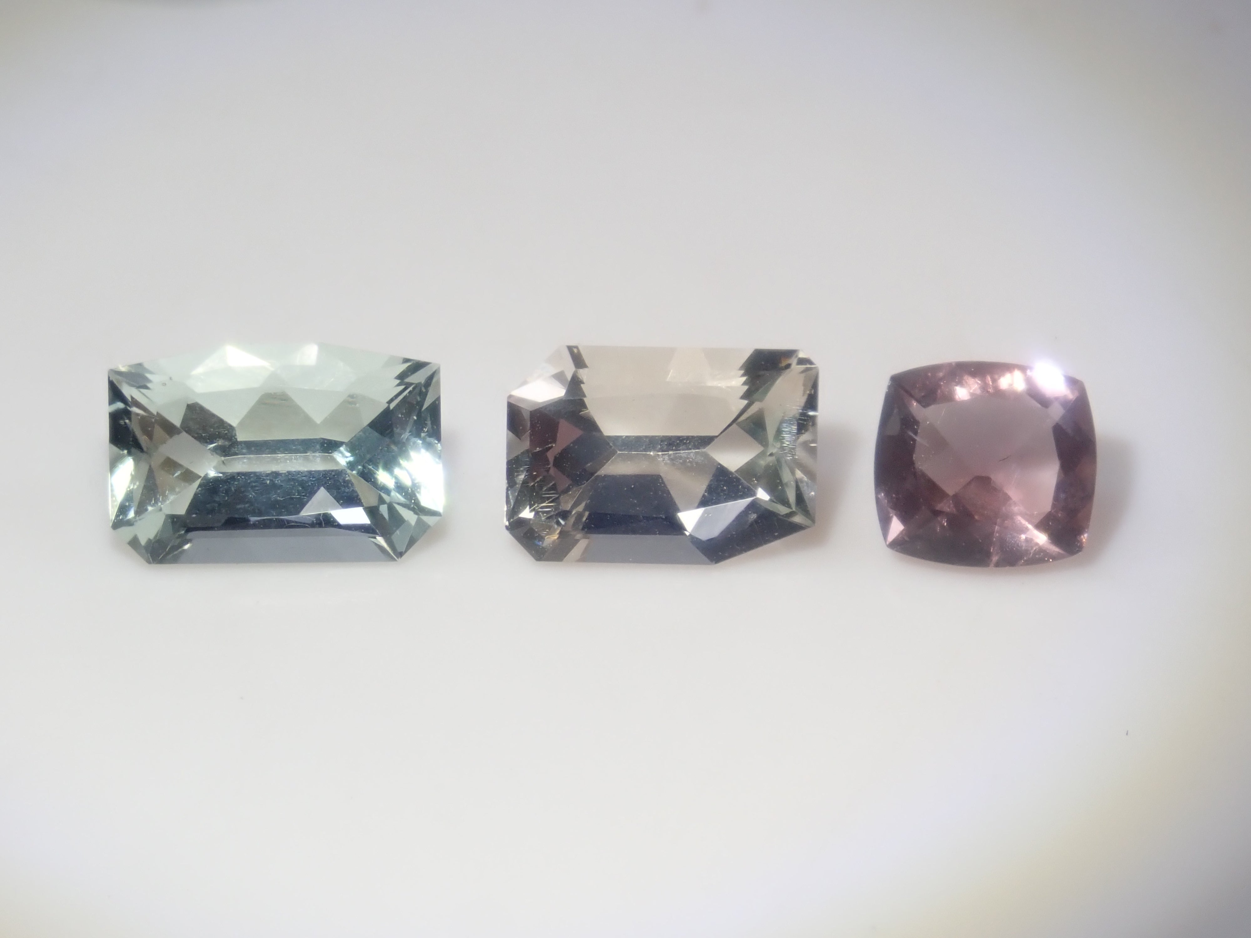 《Limited to 15 Stones》Fluorite Gacha including 2 Koshu-Kiseki-Kiriko stones (normally 49,800 yen) with 1 CC fluorite stone as a bonus《Multiple Purchase Discount Available》