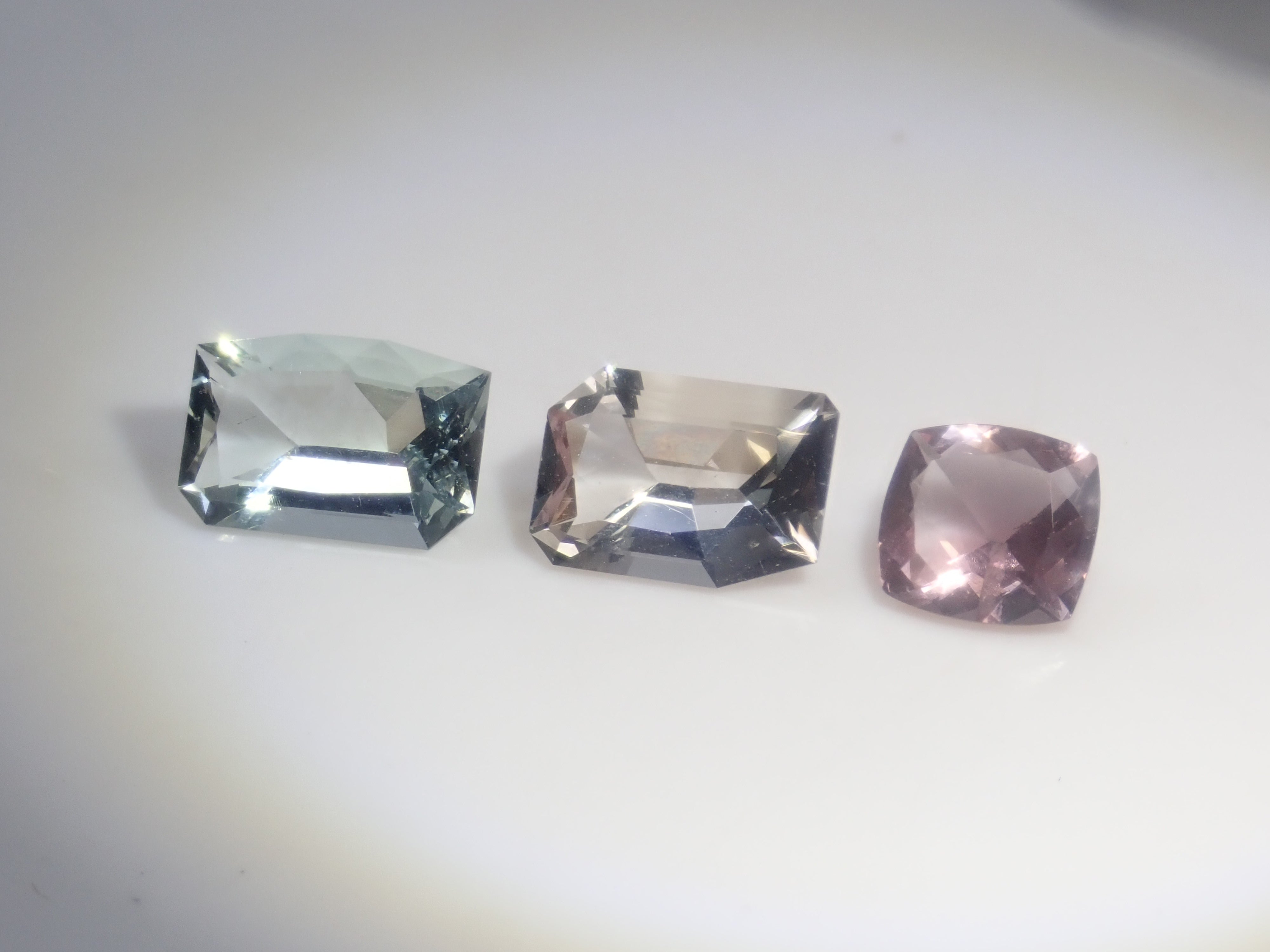 《Limited to 15 Stones》Fluorite Gacha including 2 Koshu-Kiseki-Kiriko stones (normally 49,800 yen) with 1 CC fluorite stone as a bonus《Multiple Purchase Discount Available》