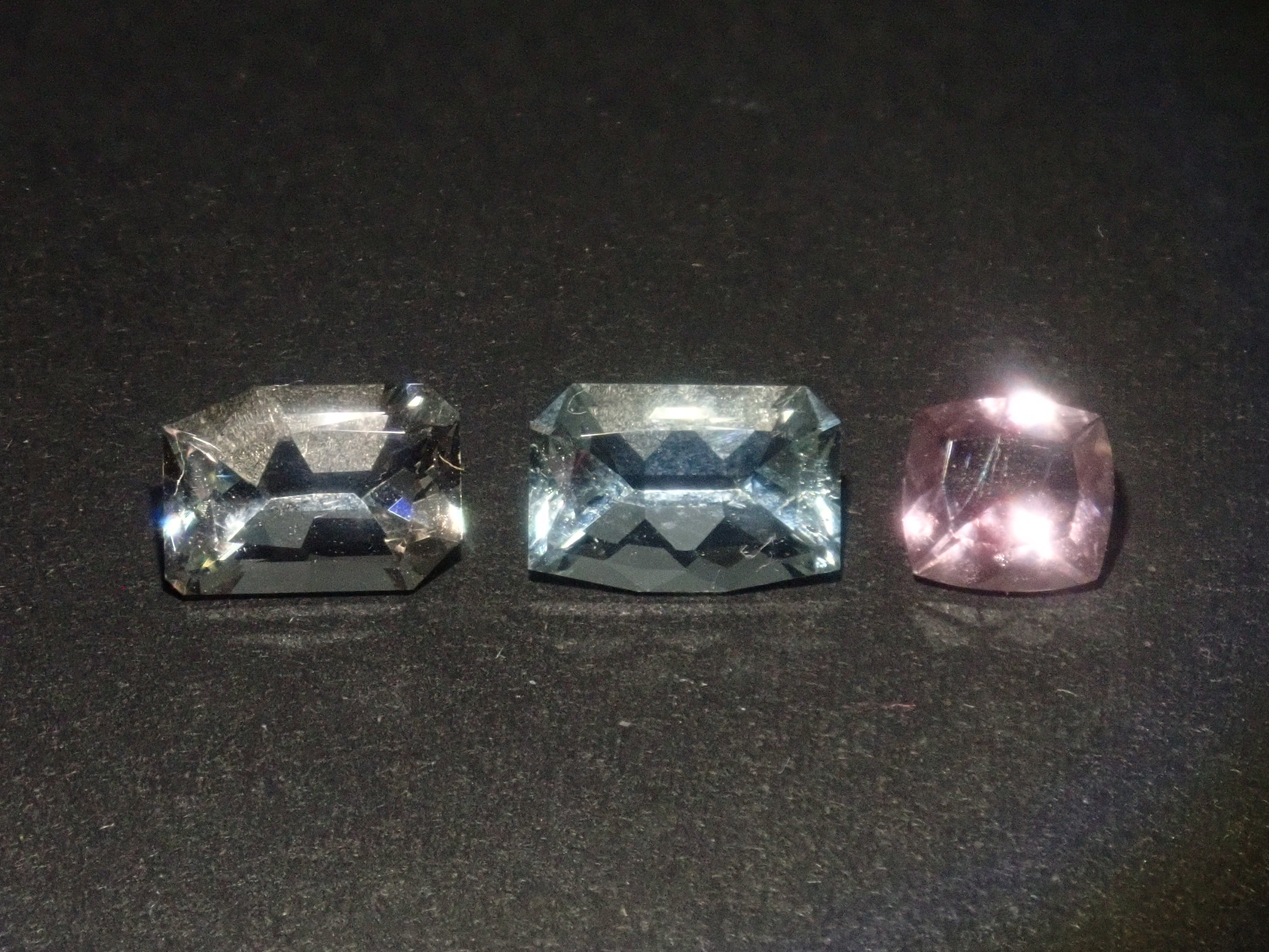 《Limited to 15 Stones》Fluorite Gacha including 2 Koshu-Kiseki-Kiriko stones (normally 49,800 yen) with 1 CC fluorite stone as a bonus《Multiple Purchase Discount Available》