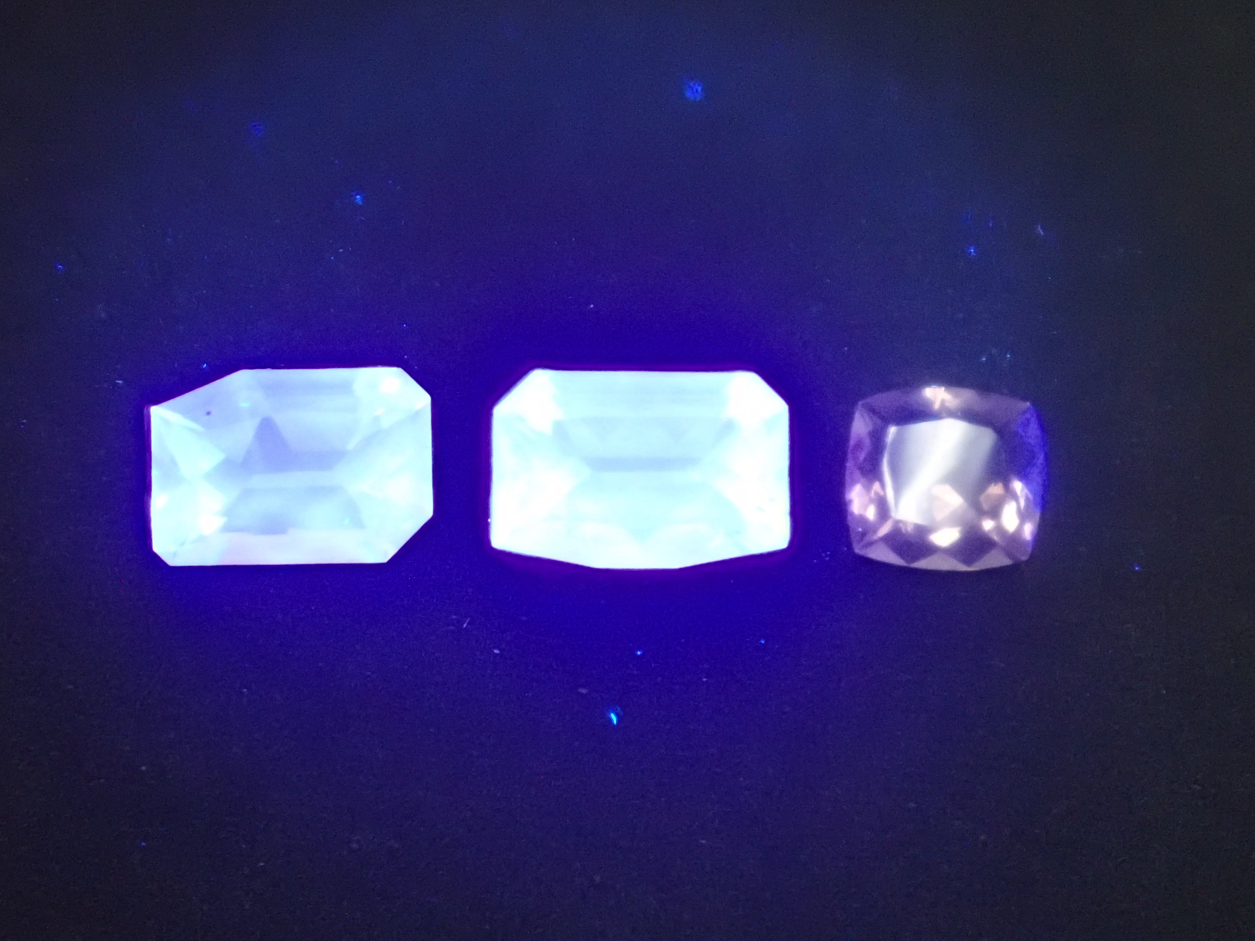 《Limited to 15 Stones》Fluorite Gacha including 2 Koshu-Kiseki-Kiriko stones (normally 49,800 yen) with 1 CC fluorite stone as a bonus《Multiple Purchase Discount Available》