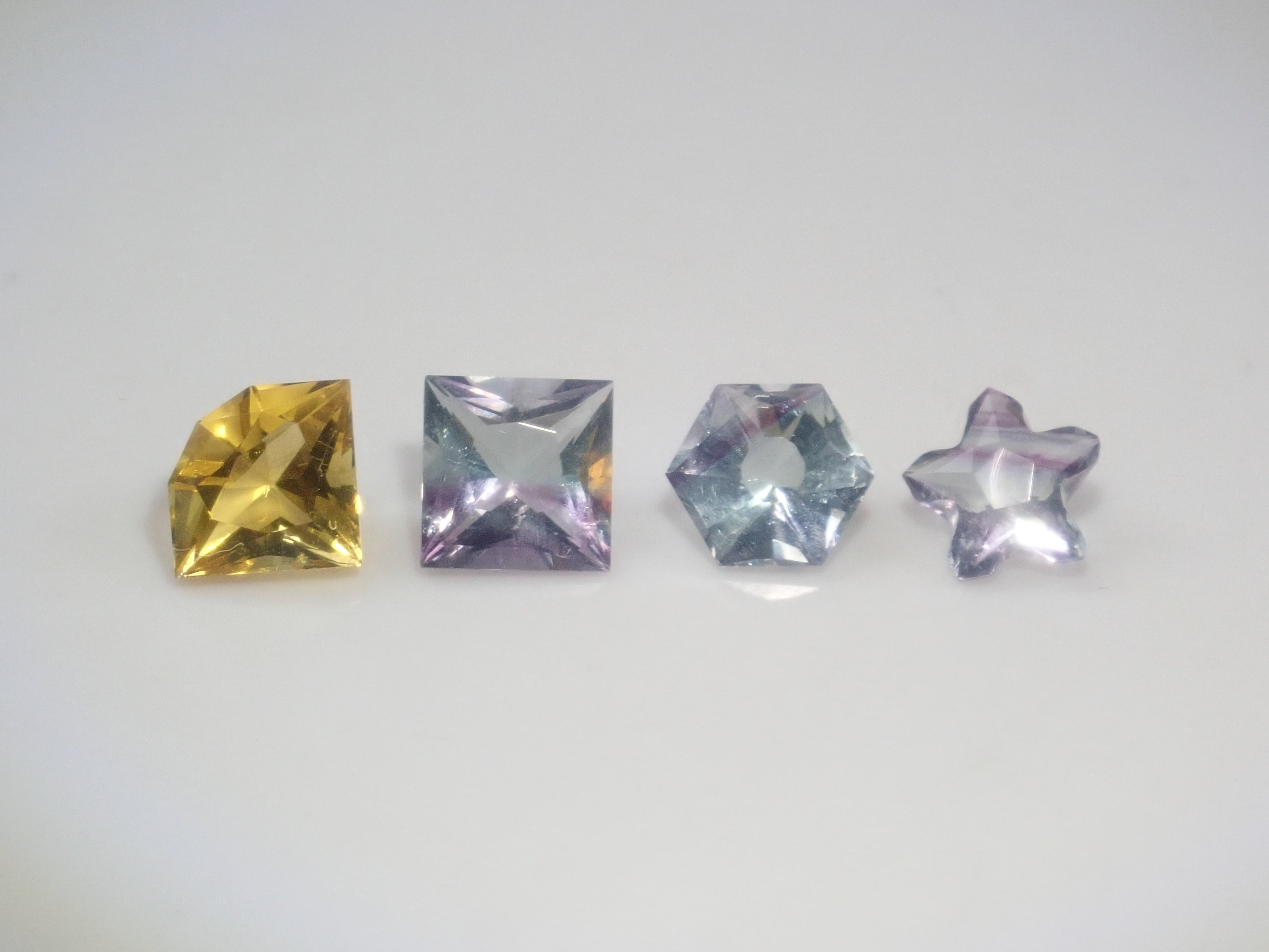 《Limited to 15 Stones》Fluorite Gacha including 2 Koshu-Kiseki-Kiriko stones (normally 49,800 yen) with 1 CC fluorite stone as a bonus《Multiple Purchase Discount Available》