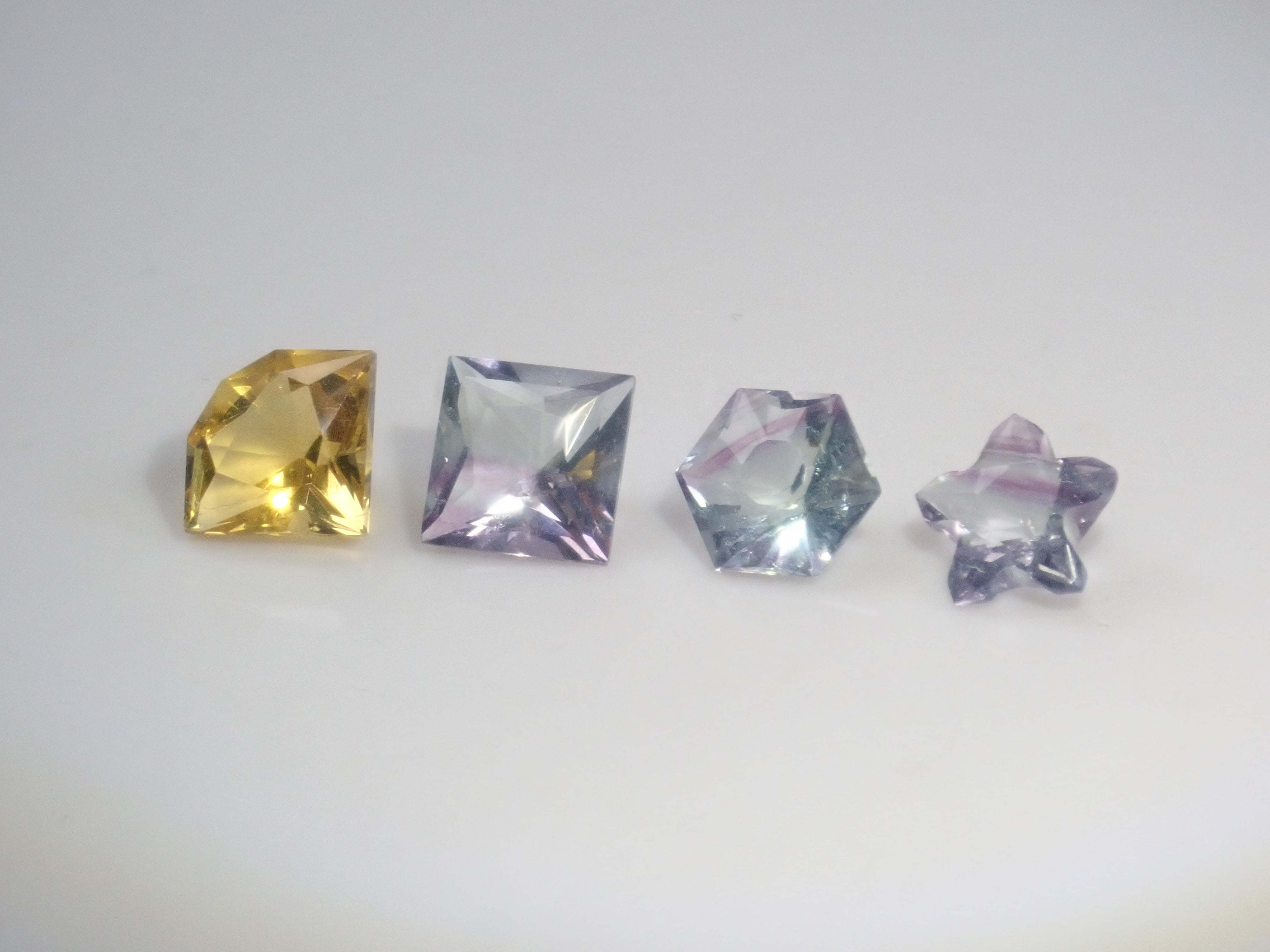 《Limited to 15 Stones》Fluorite Gacha including 2 Koshu-Kiseki-Kiriko stones (normally 49,800 yen) with 1 CC fluorite stone as a bonus《Multiple Purchase Discount Available》