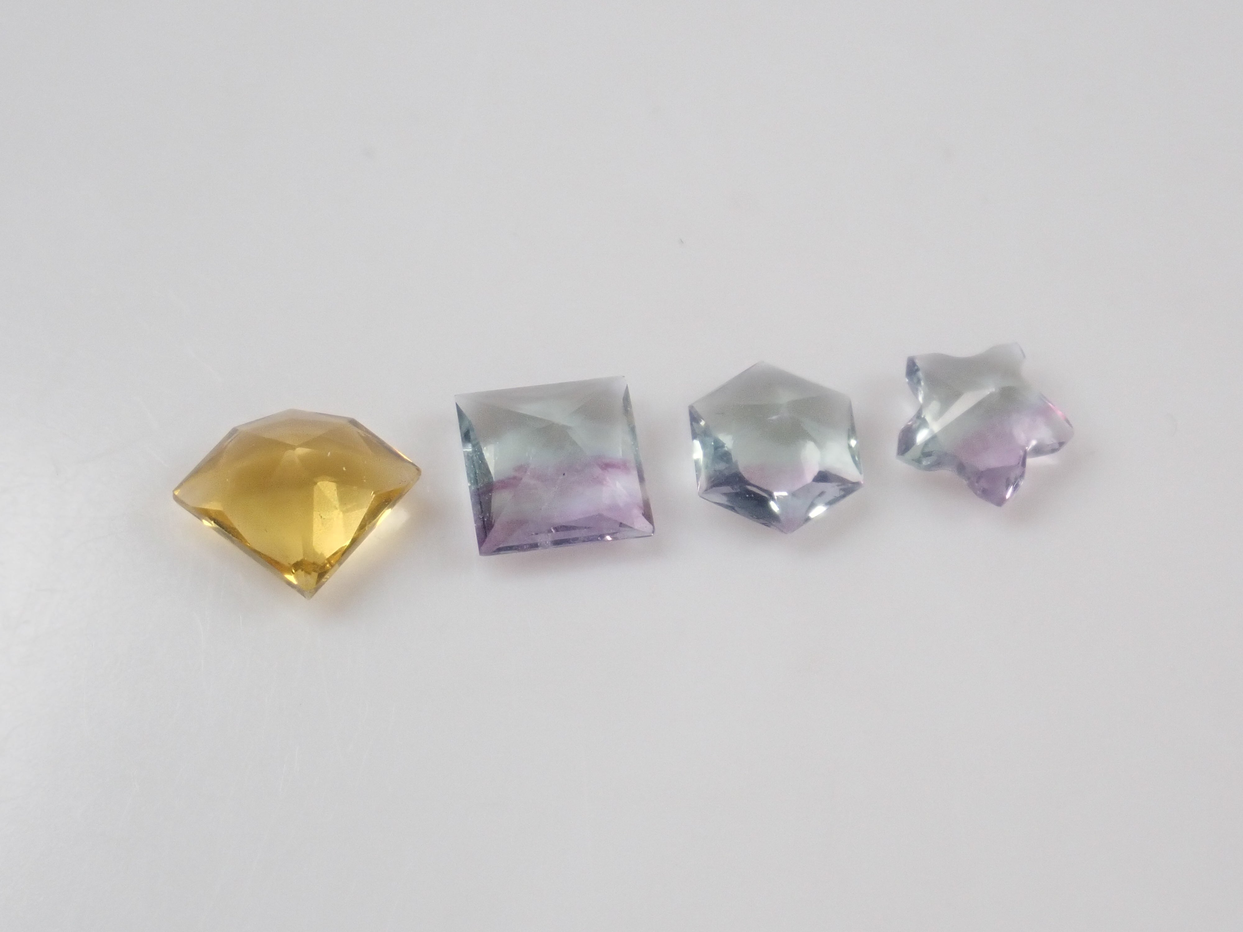 《Limited to 15 Stones》Fluorite Gacha including 2 Koshu-Kiseki-Kiriko stones (normally 49,800 yen) with 1 CC fluorite stone as a bonus《Multiple Purchase Discount Available》