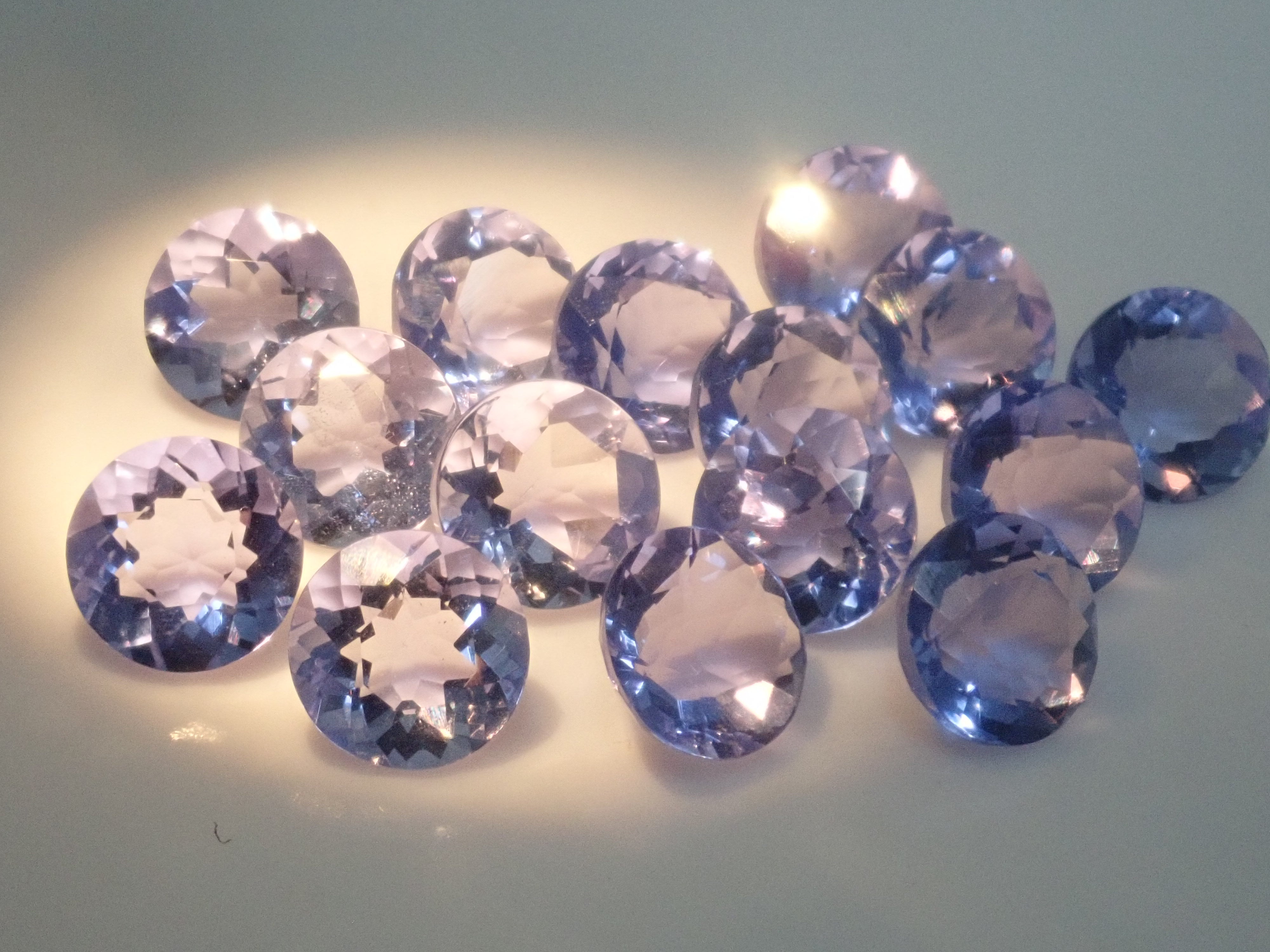 《Limited to 15 Stones》Fluorite Gacha including 2 Koshu-Kiseki-Kiriko stones (normally 49,800 yen) with 1 CC fluorite stone as a bonus《Multiple Purchase Discount Available》