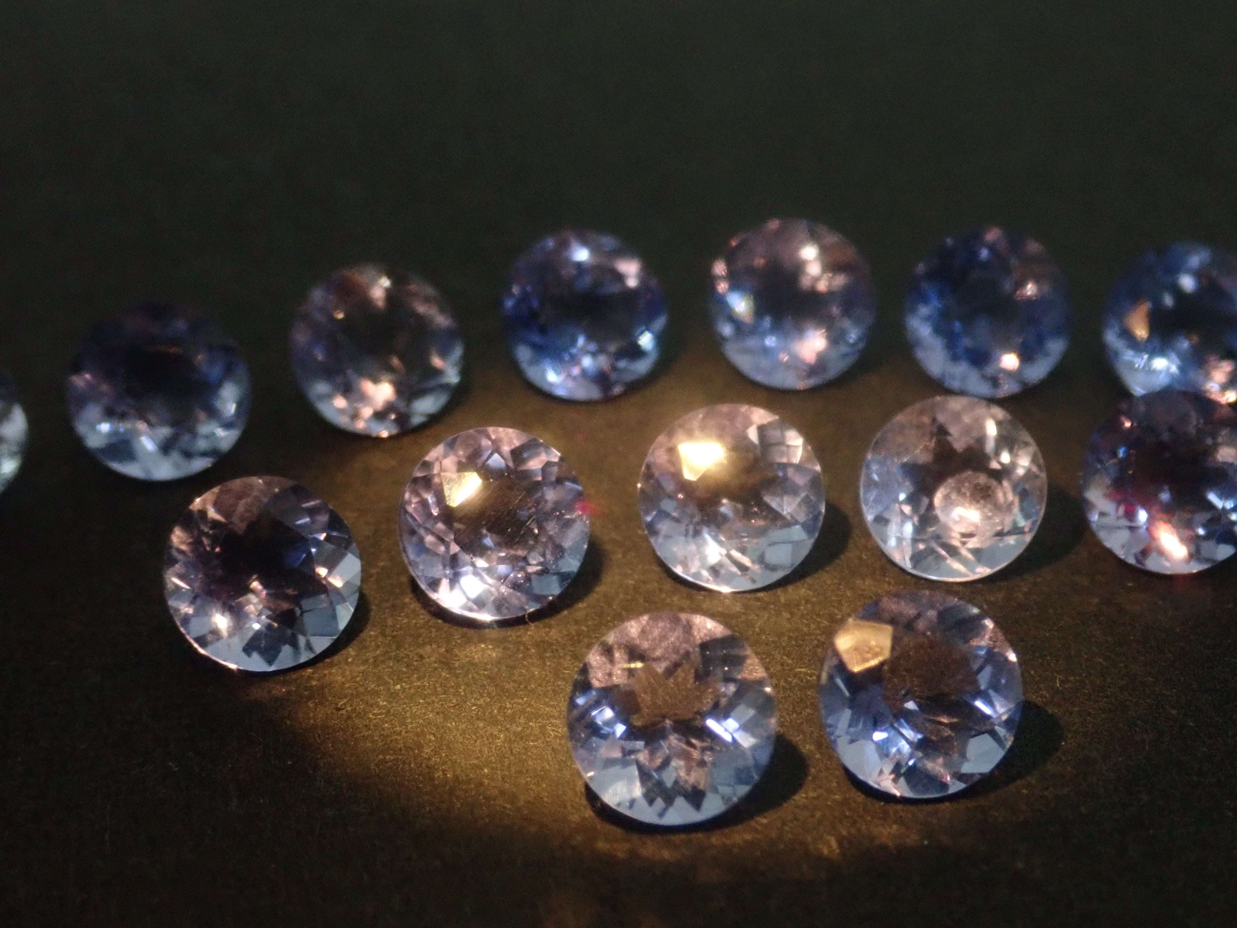 《Limited to 15 Stones》Fluorite Gacha including 2 Koshu-Kiseki-Kiriko stones (normally 49,800 yen) with 1 CC fluorite stone as a bonus《Multiple Purchase Discount Available》