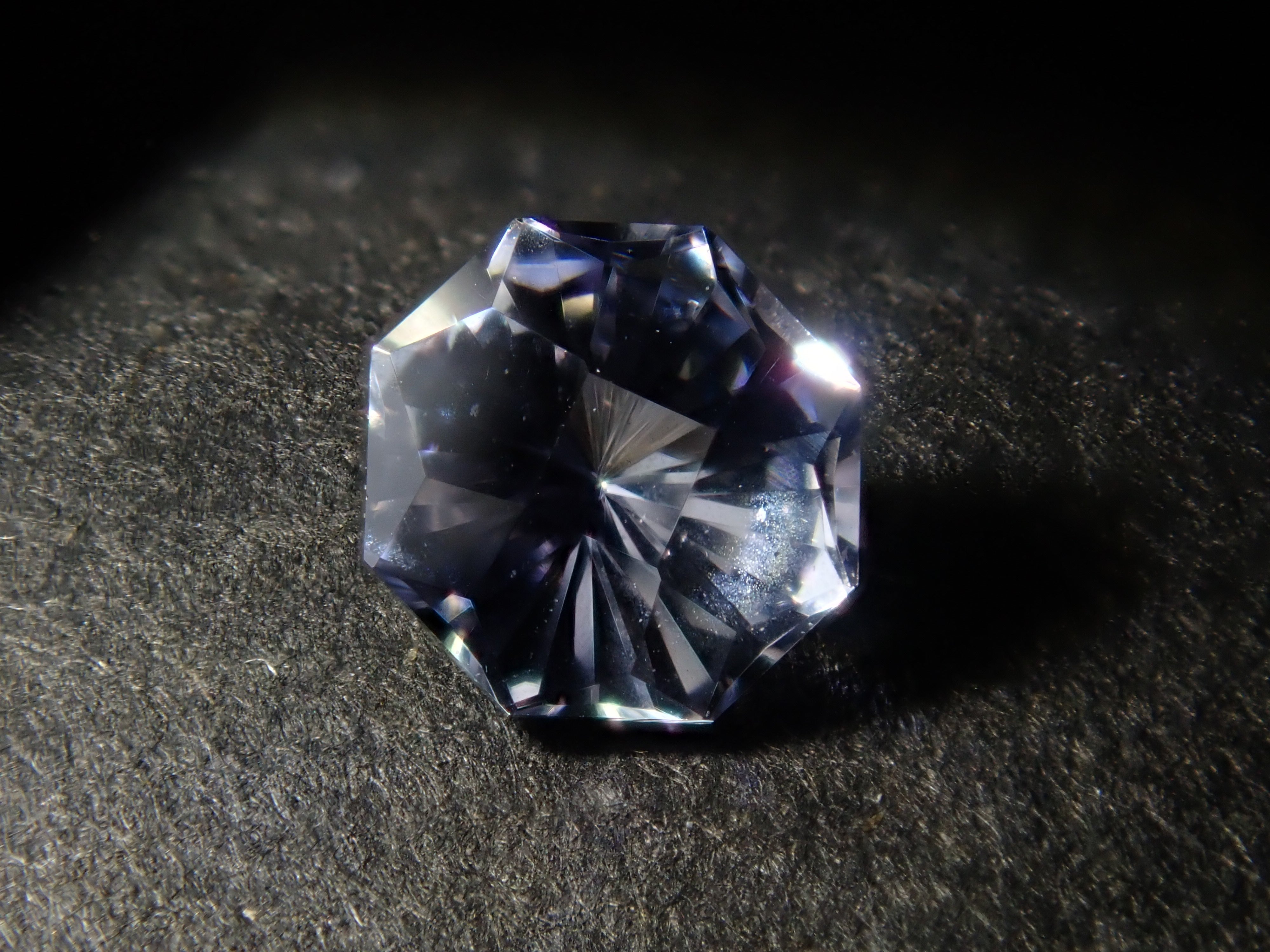 バイカラーゾイサイト 0.229ctルース