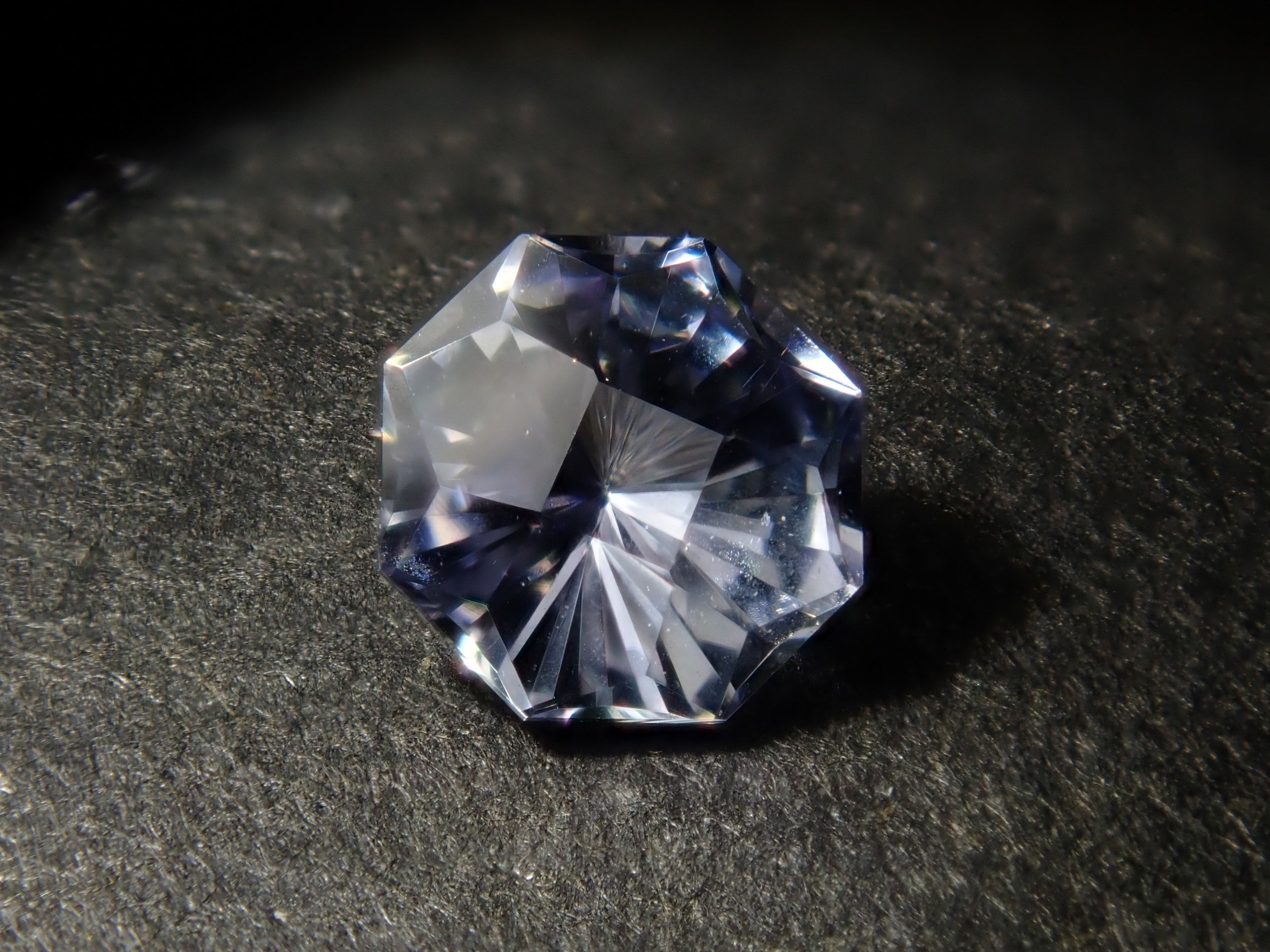 バイカラーゾイサイト 0.229ctルース