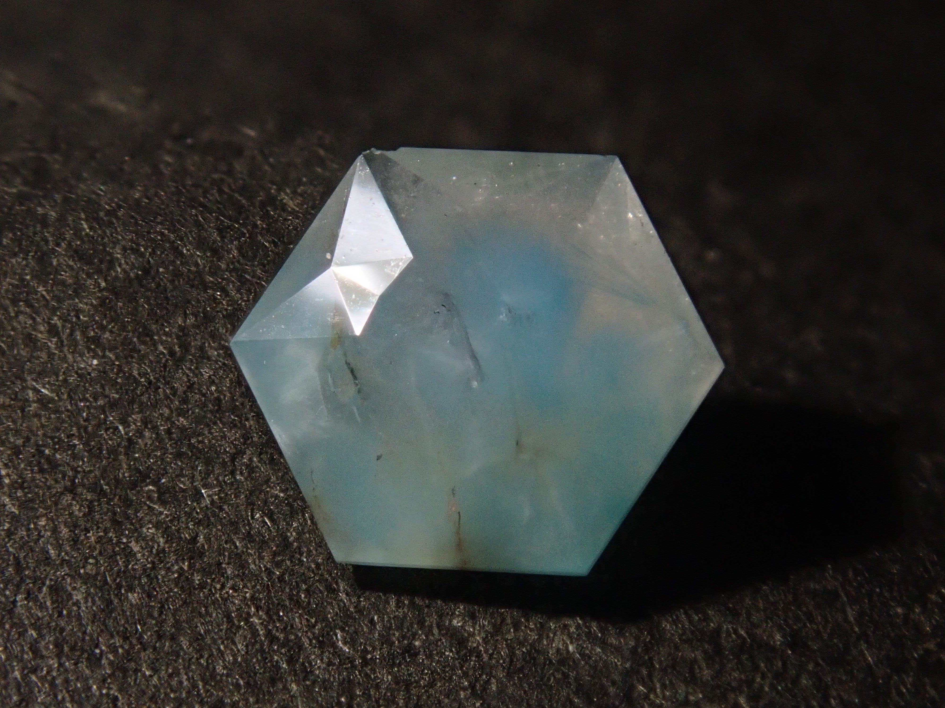 ブラジル産メデューサクォーツ(パライバクォーツ) 0.400ctルース