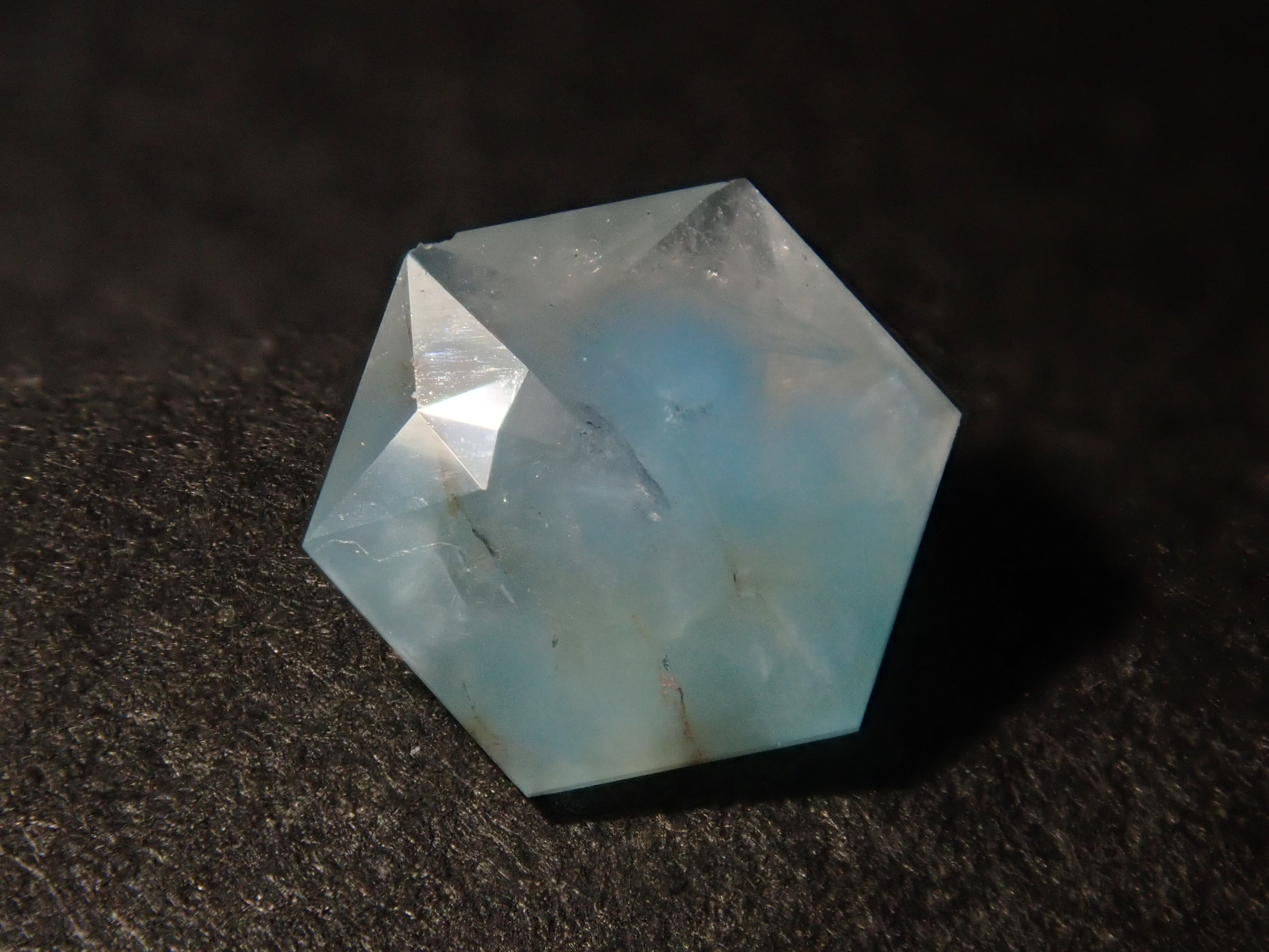 ブラジル産メデューサクォーツ(パライバクォーツ) 0.400ctルース