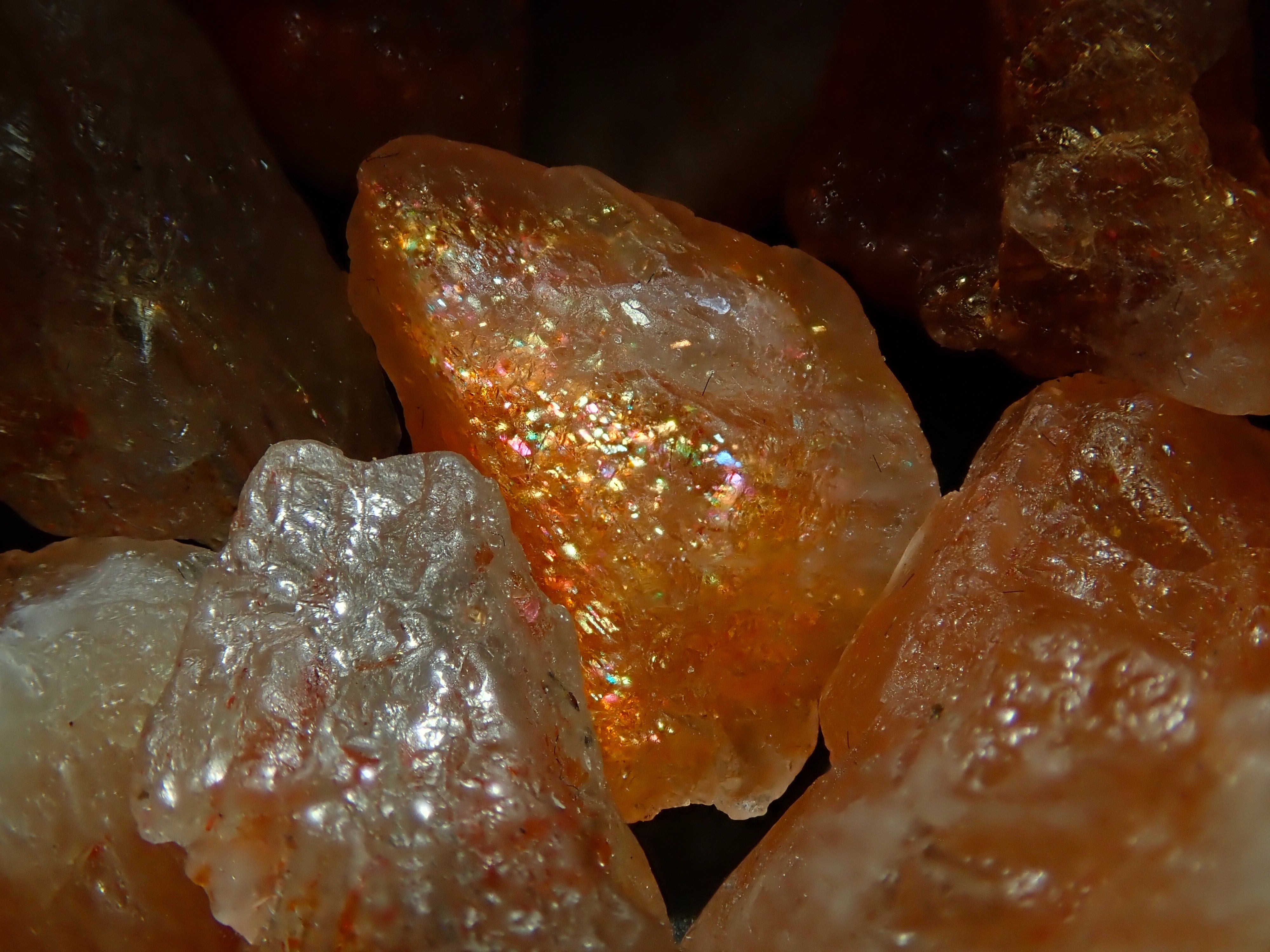 讓我們試試寶石拋光「DIY原石拋光套裝」(中級用戶:Illusion Sunstone)