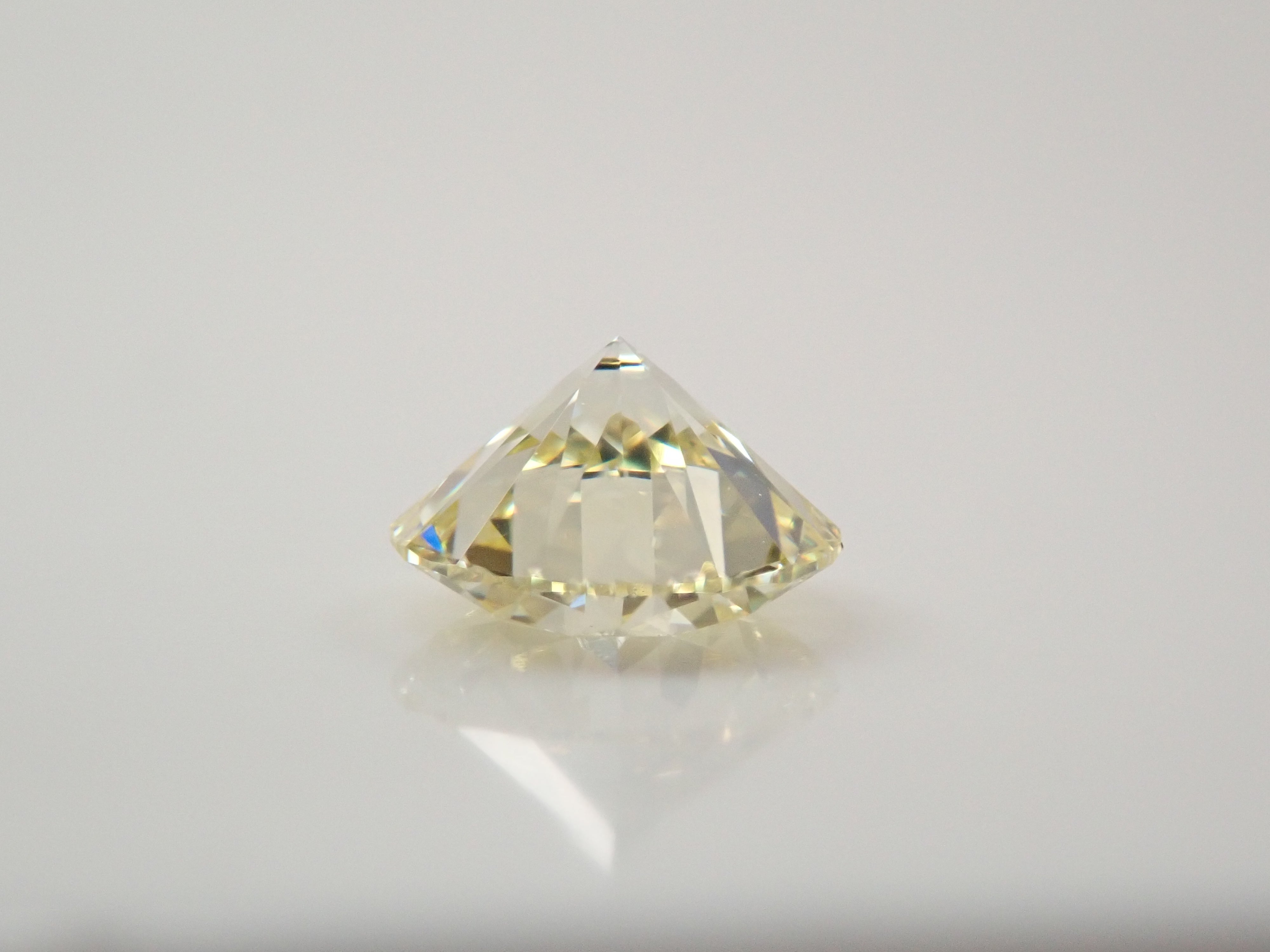 イエローダイヤモンド 0.390ctルース(UNDER S(LIGHT YELLOW), VVS1, 3Excellent H&C)