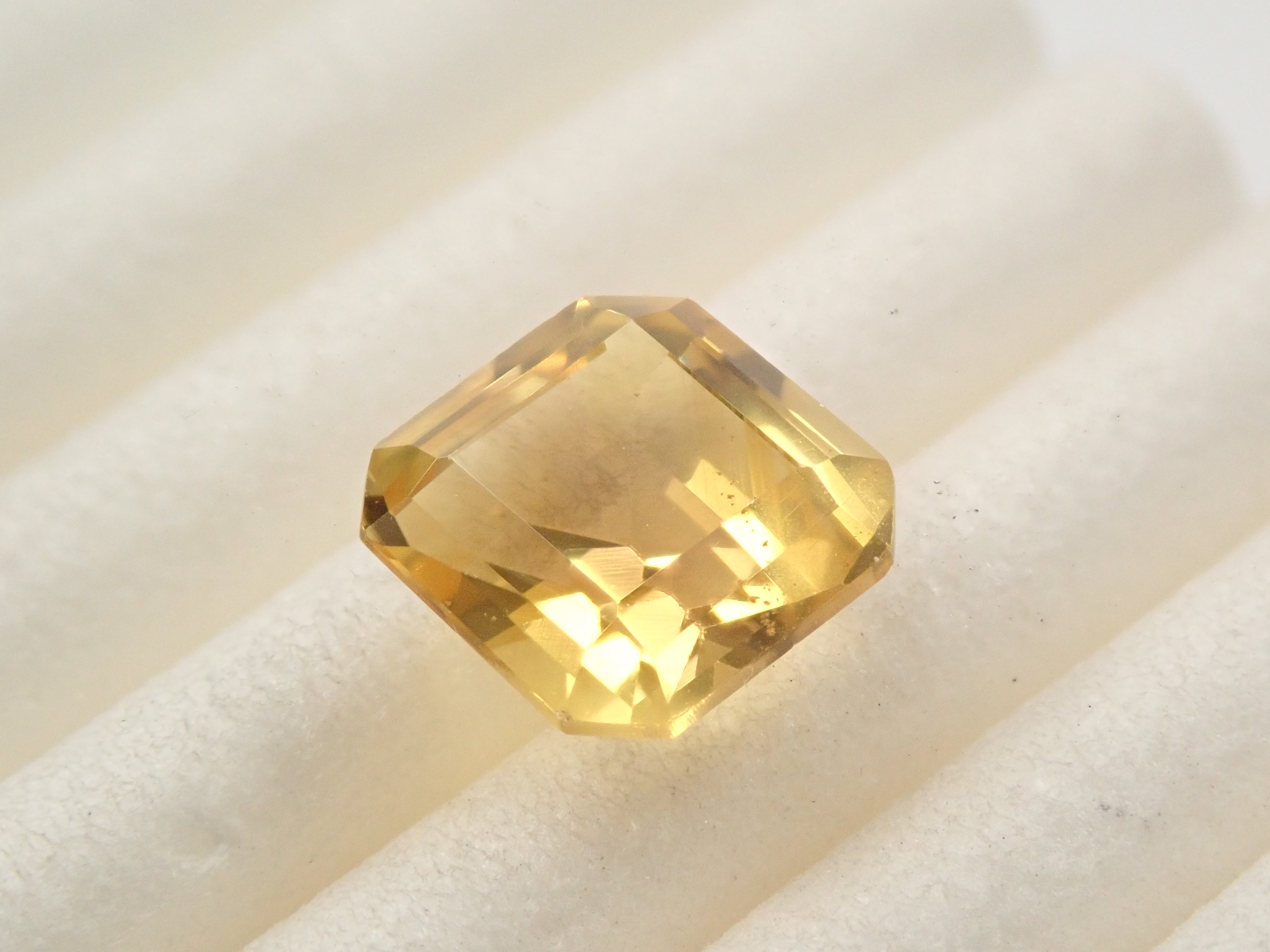 中国・貴州省産バライト 1.836ctルース