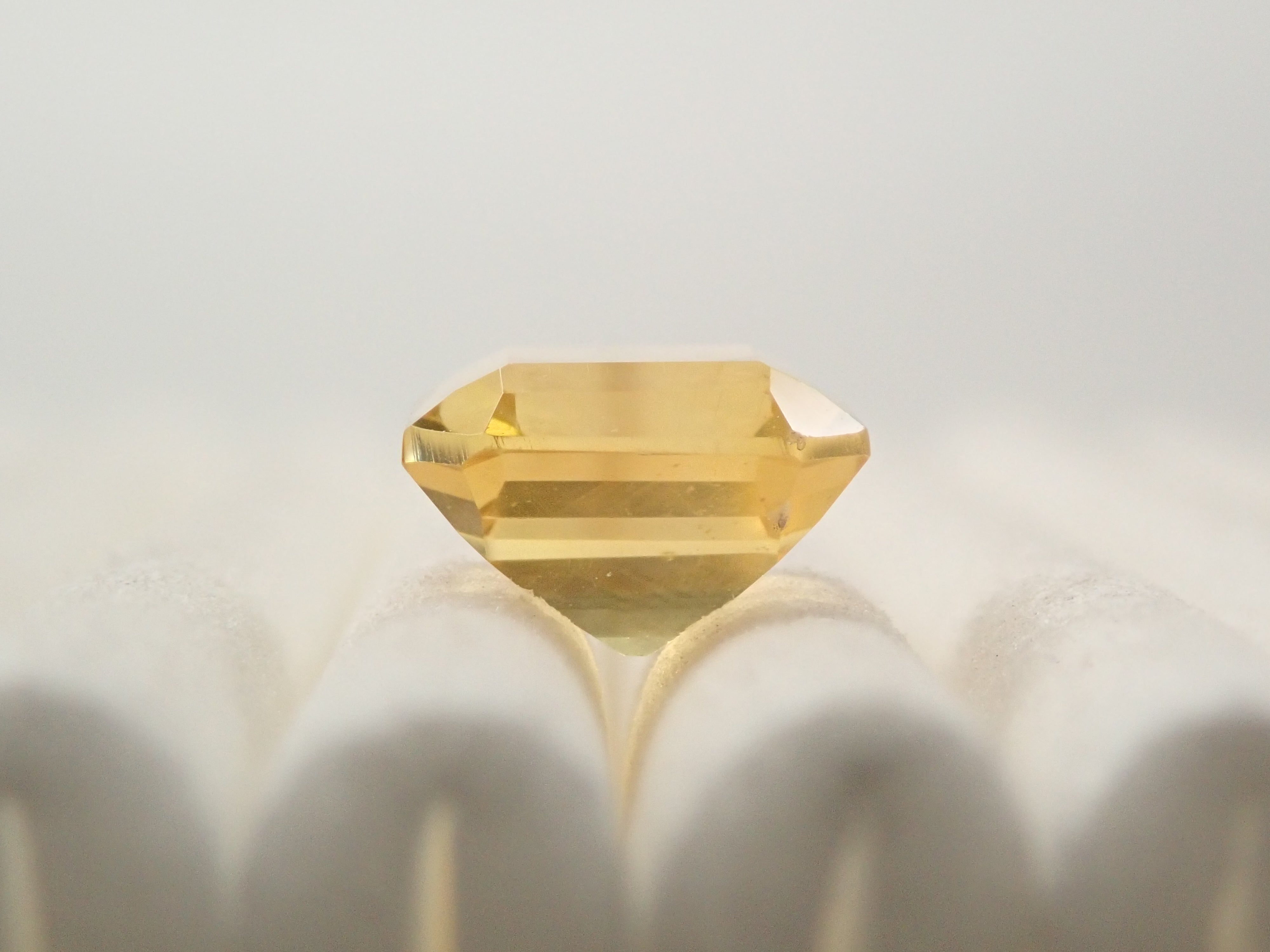 中国・貴州省産バライト 1.836ctルース