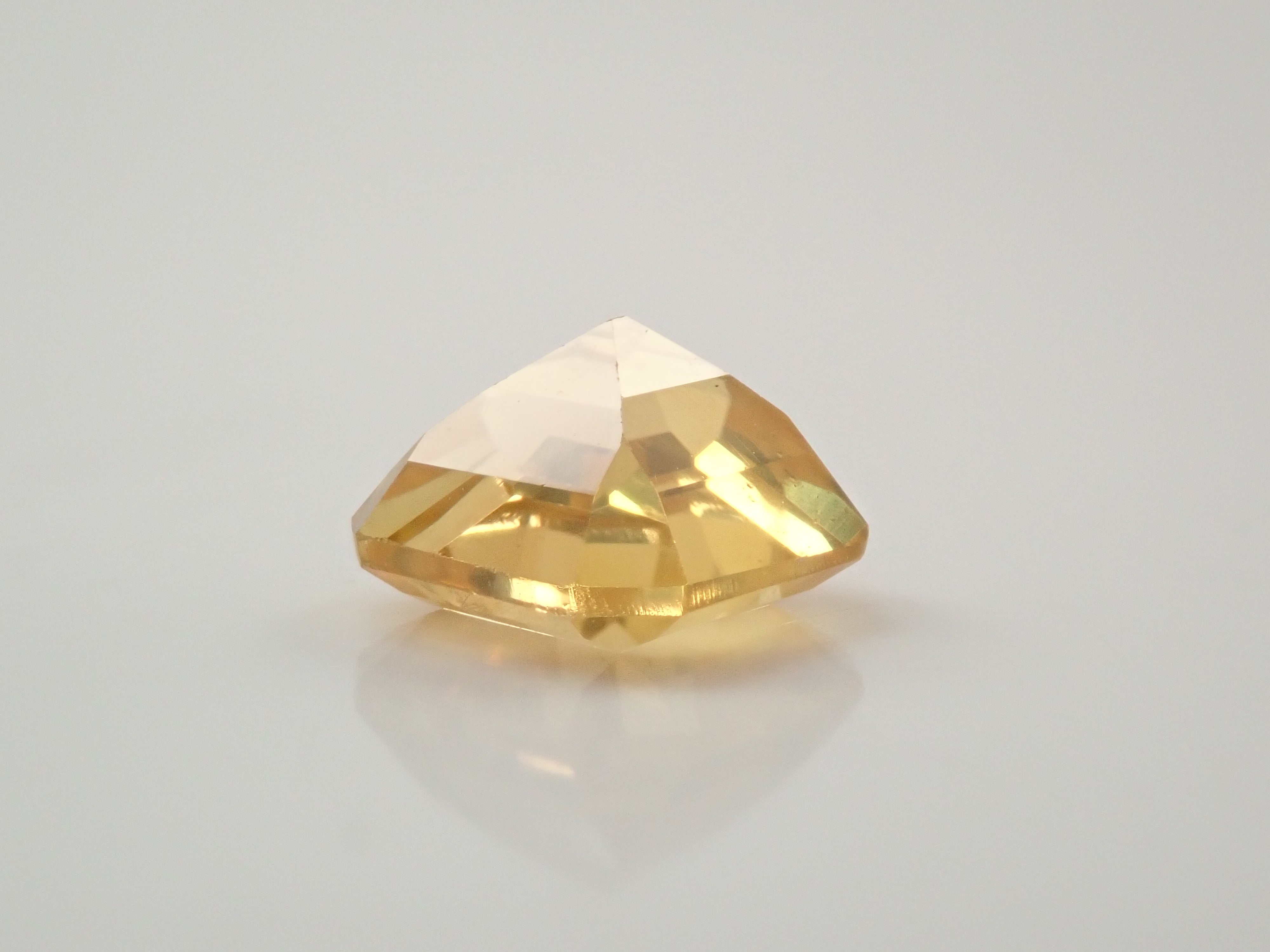 中国・貴州省産バライト 1.836ctルース