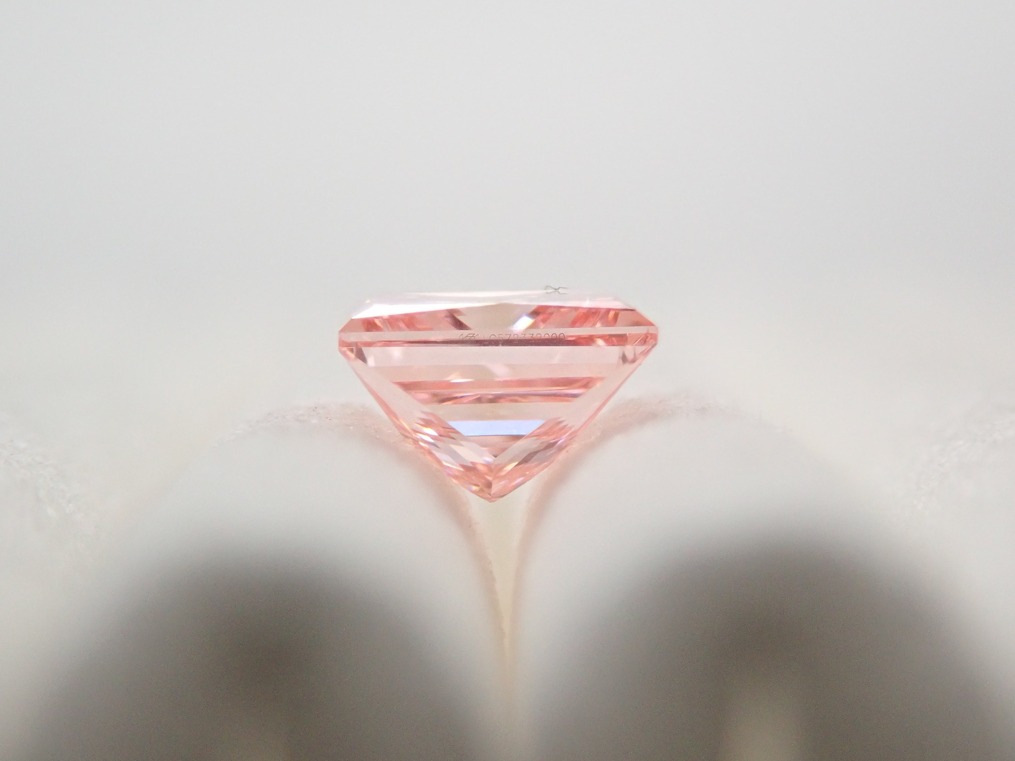 ラボグロウンダイヤモンド(合成ダイヤモンド) 0.290ctルース(FANCY VIVID PINK, VS-2)