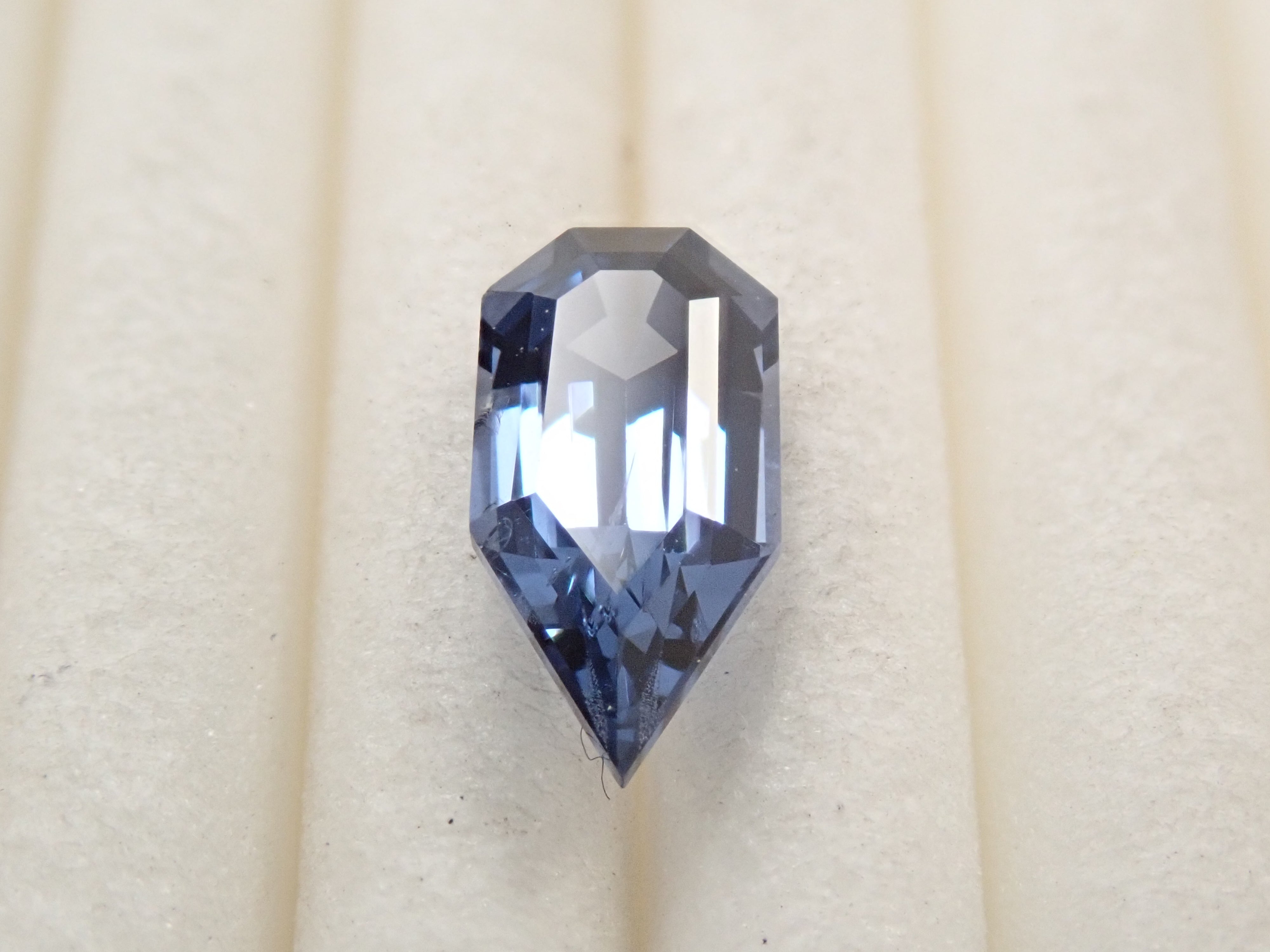非加熱コバルトスピネル(コバルトブルースピネル) 0.740ctルース(シールドカット) GIA