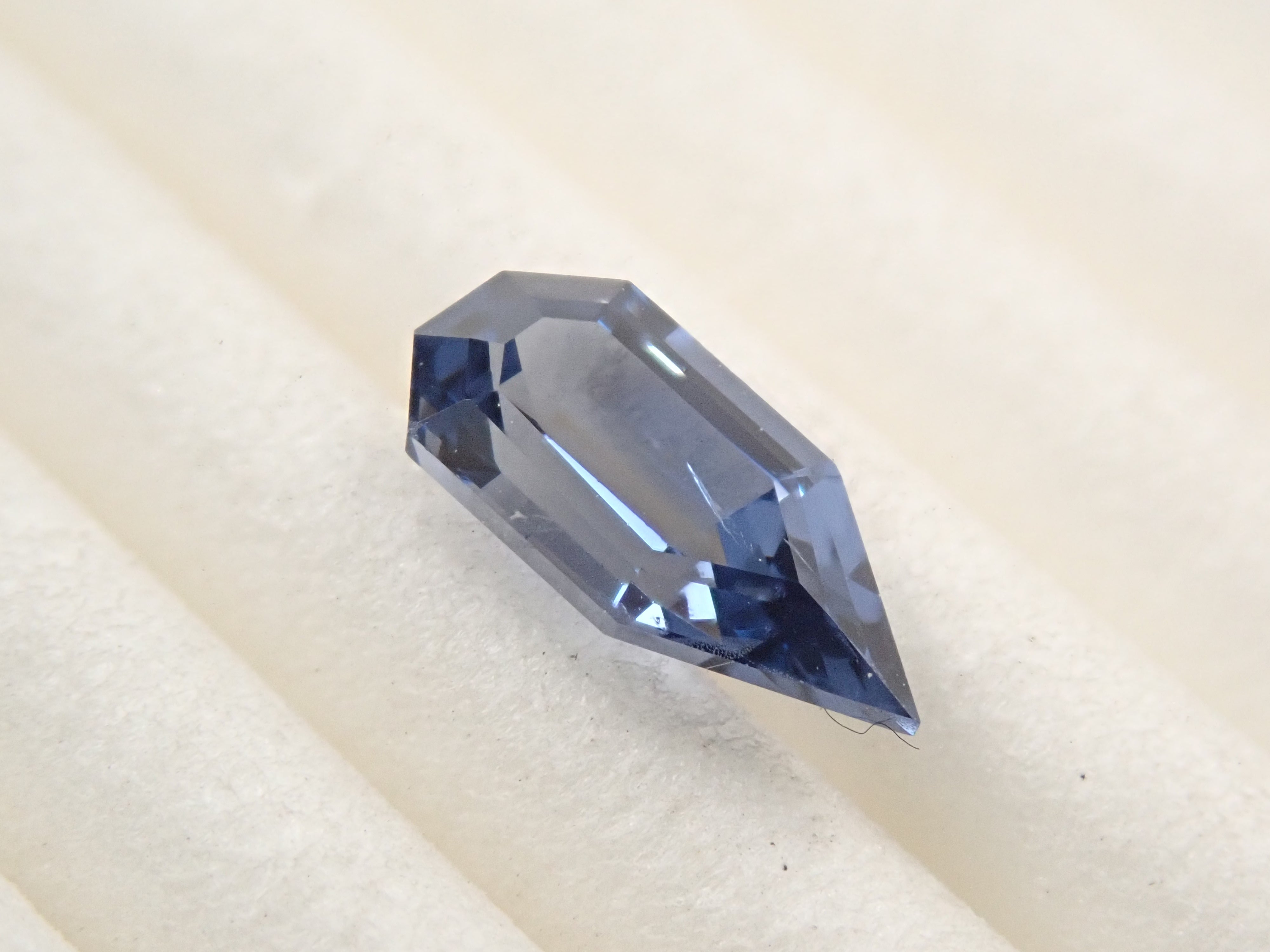 非加熱コバルトスピネル(コバルトブルースピネル) 0.740ctルース(シールドカット) GIA