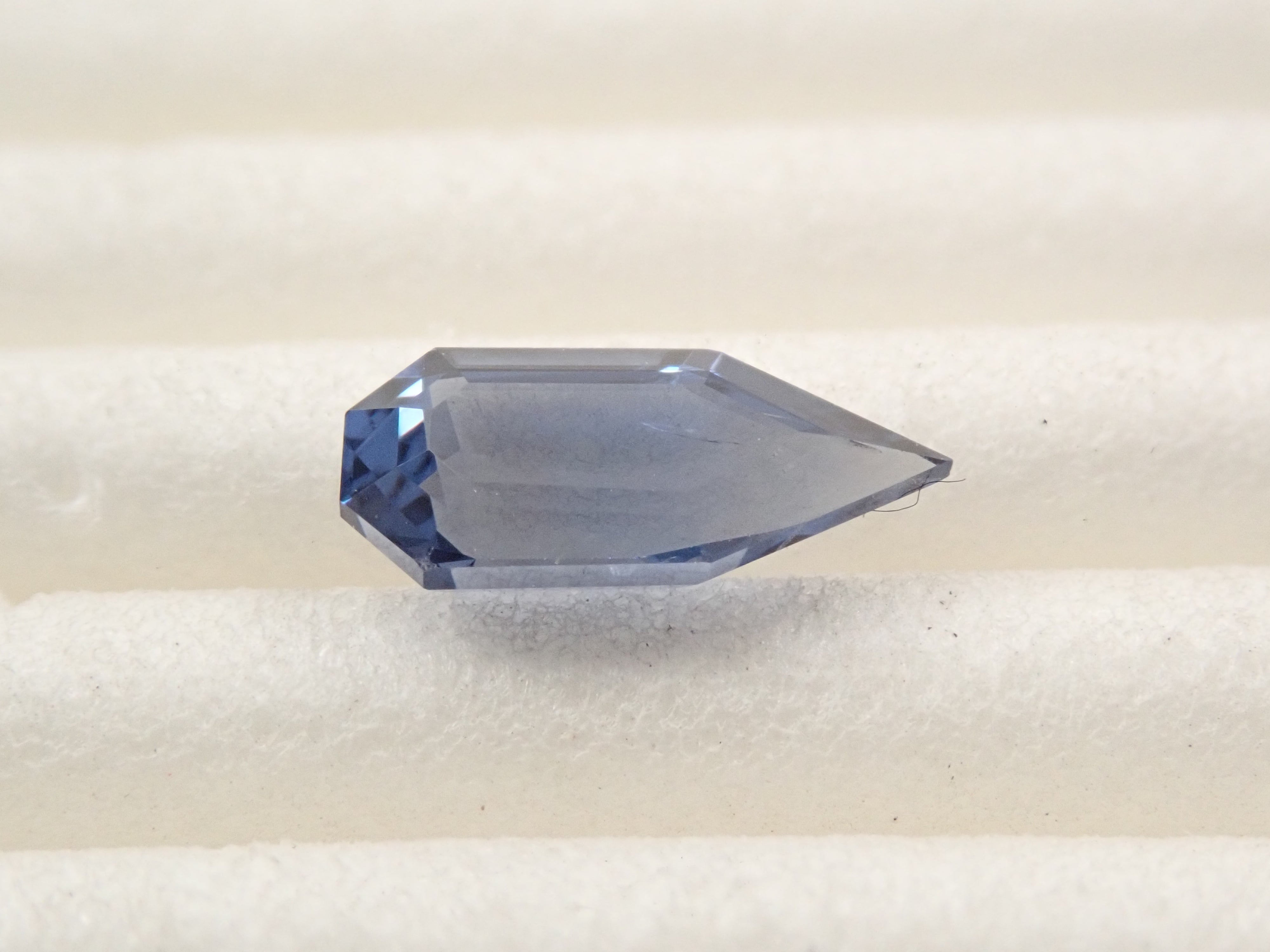 非加熱コバルトスピネル(コバルトブルースピネル) 0.740ctルース(シールドカット) GIA