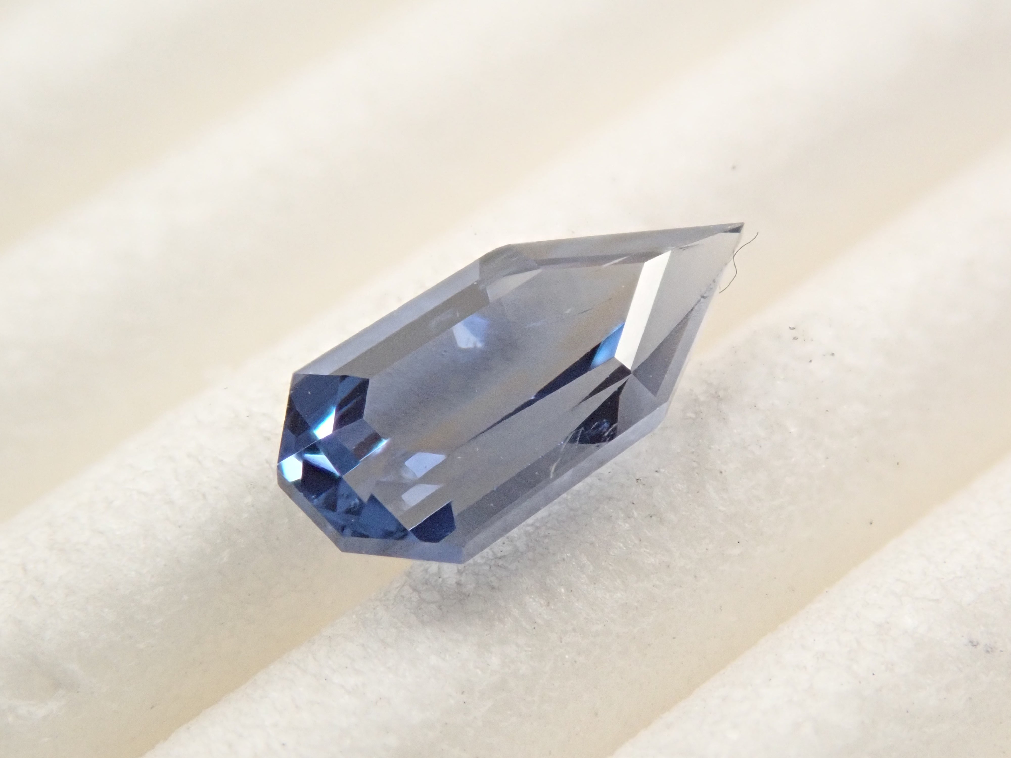 非加熱コバルトスピネル(コバルトブルースピネル) 0.740ctルース(シールドカット) GIA