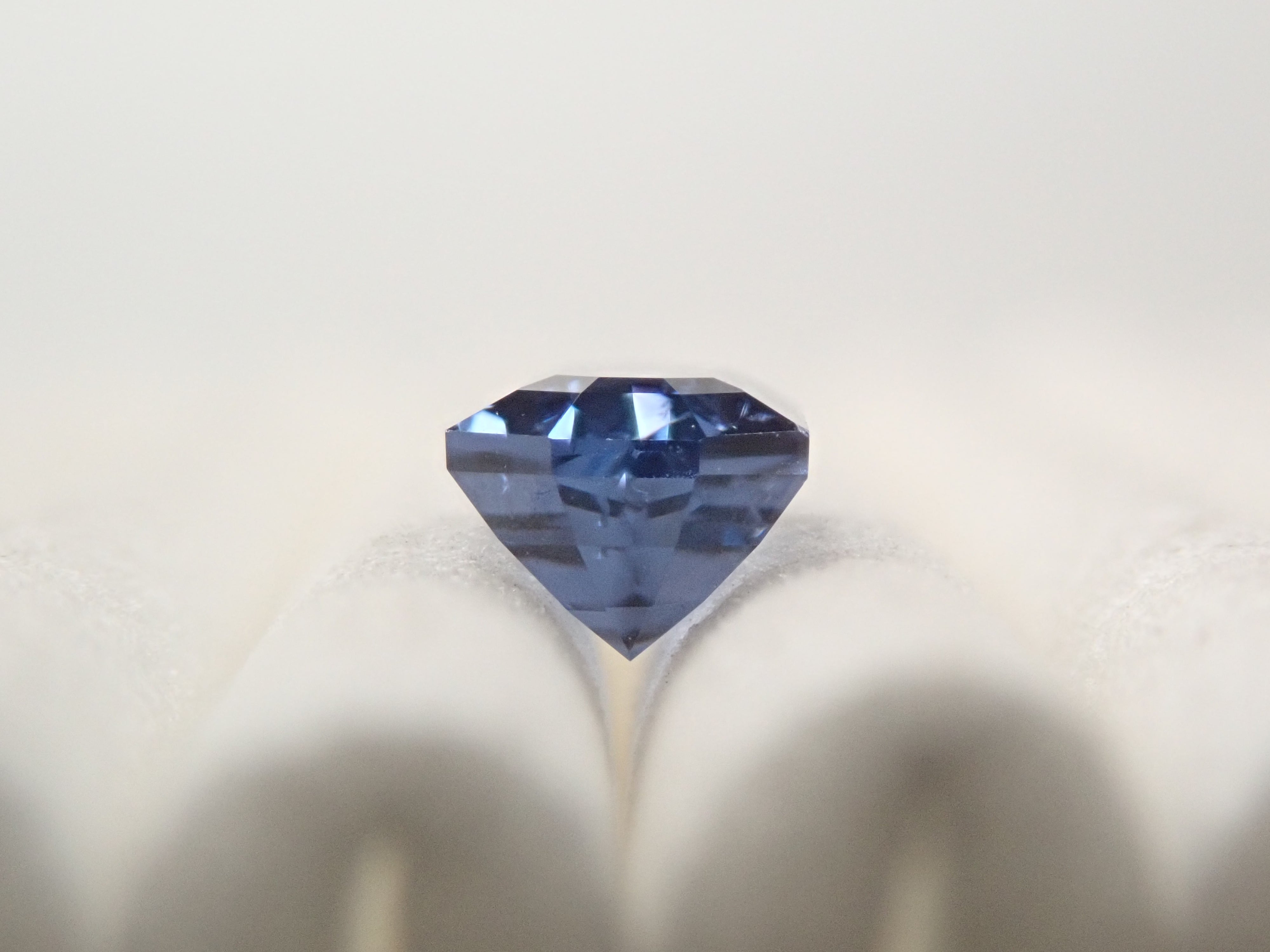 非加熱コバルトスピネル(コバルトブルースピネル) 0.740ctルース(シールドカット) GIA