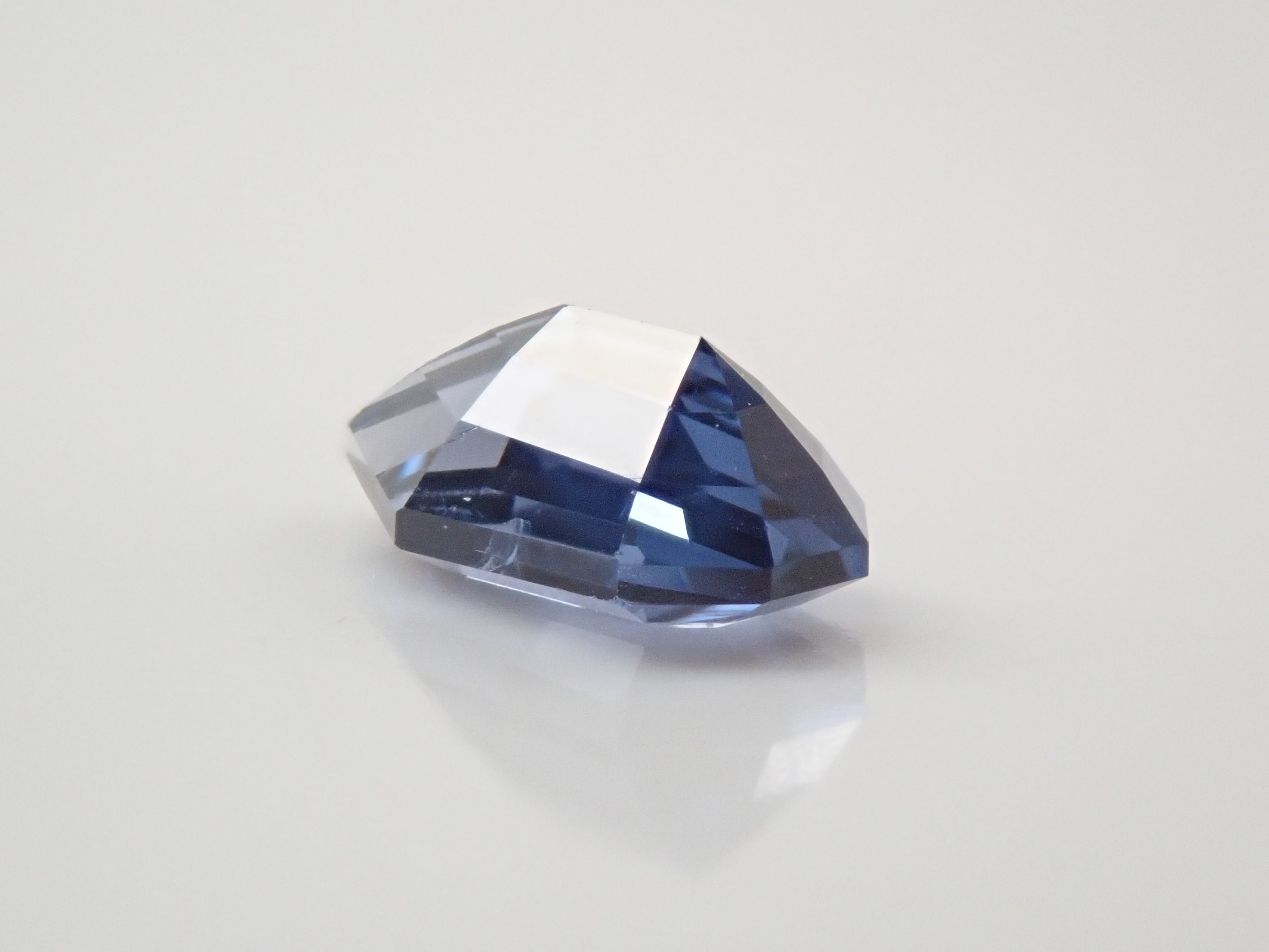 非加熱コバルトスピネル(コバルトブルースピネル) 0.740ctルース(シールドカット) GIA