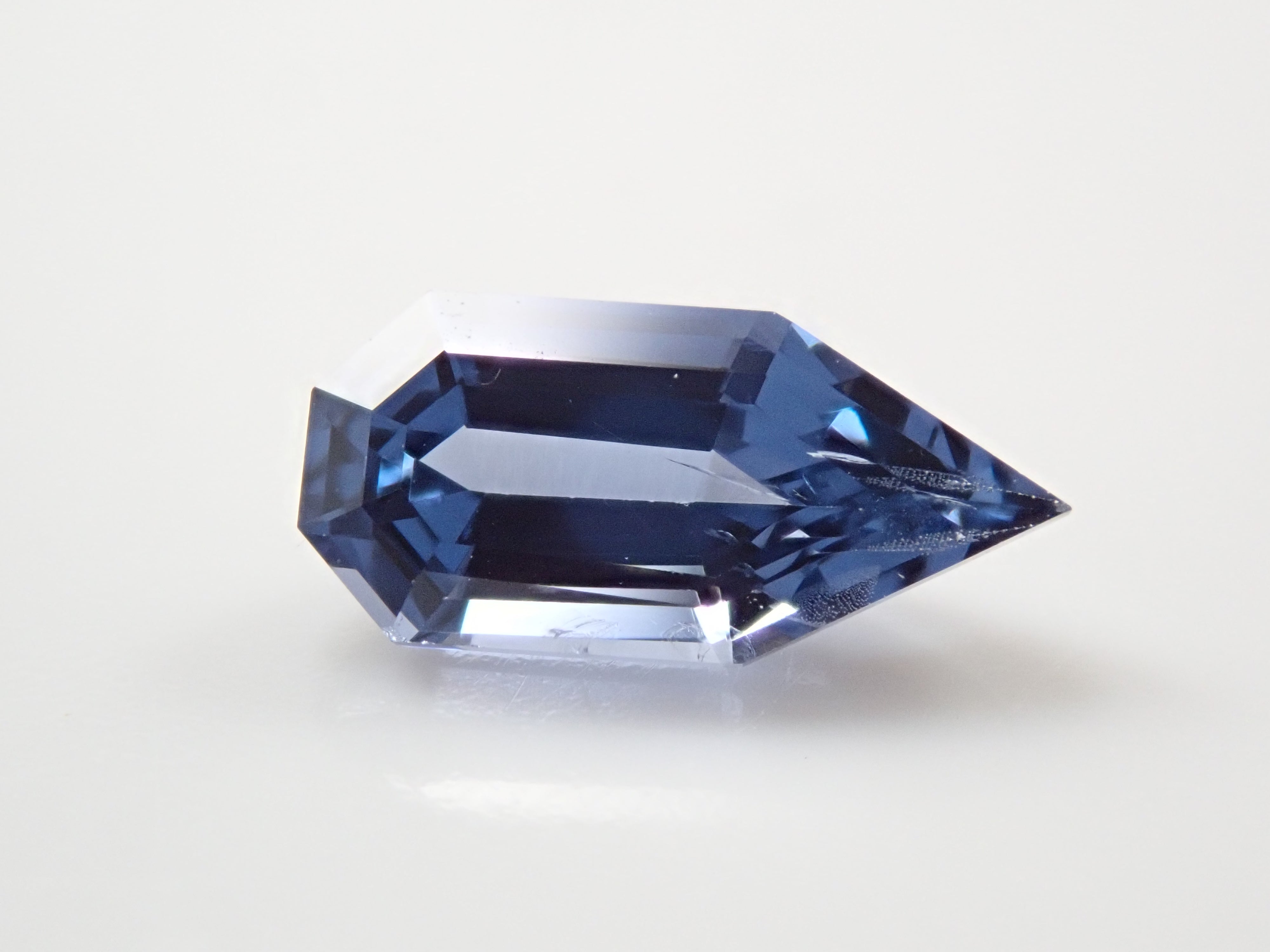非加熱コバルトスピネル(コバルトブルースピネル) 0.740ctルース(シールドカット) GIA
