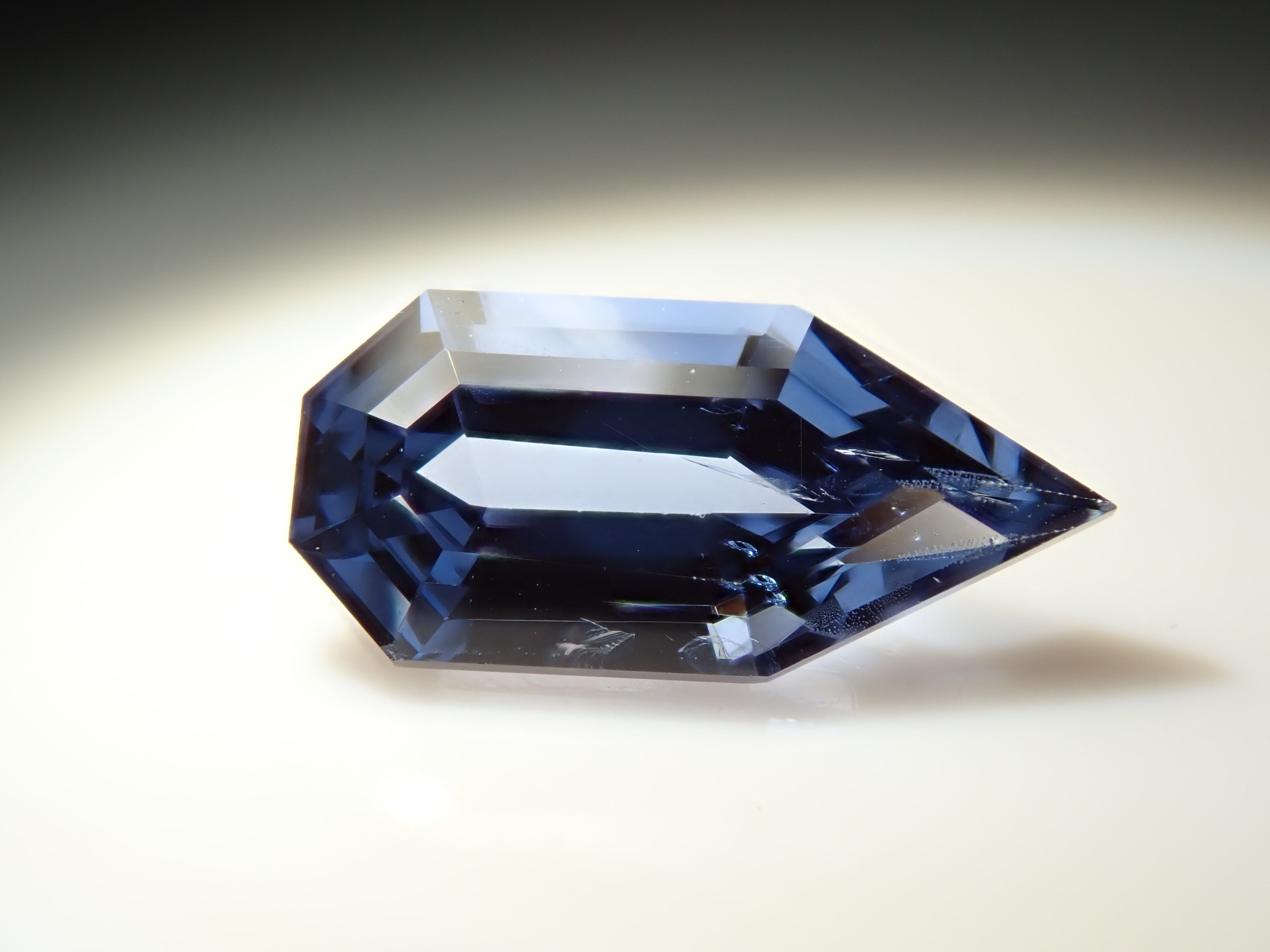 非加熱コバルトスピネル(コバルトブルースピネル) 0.740ctルース(シールドカット) GIA