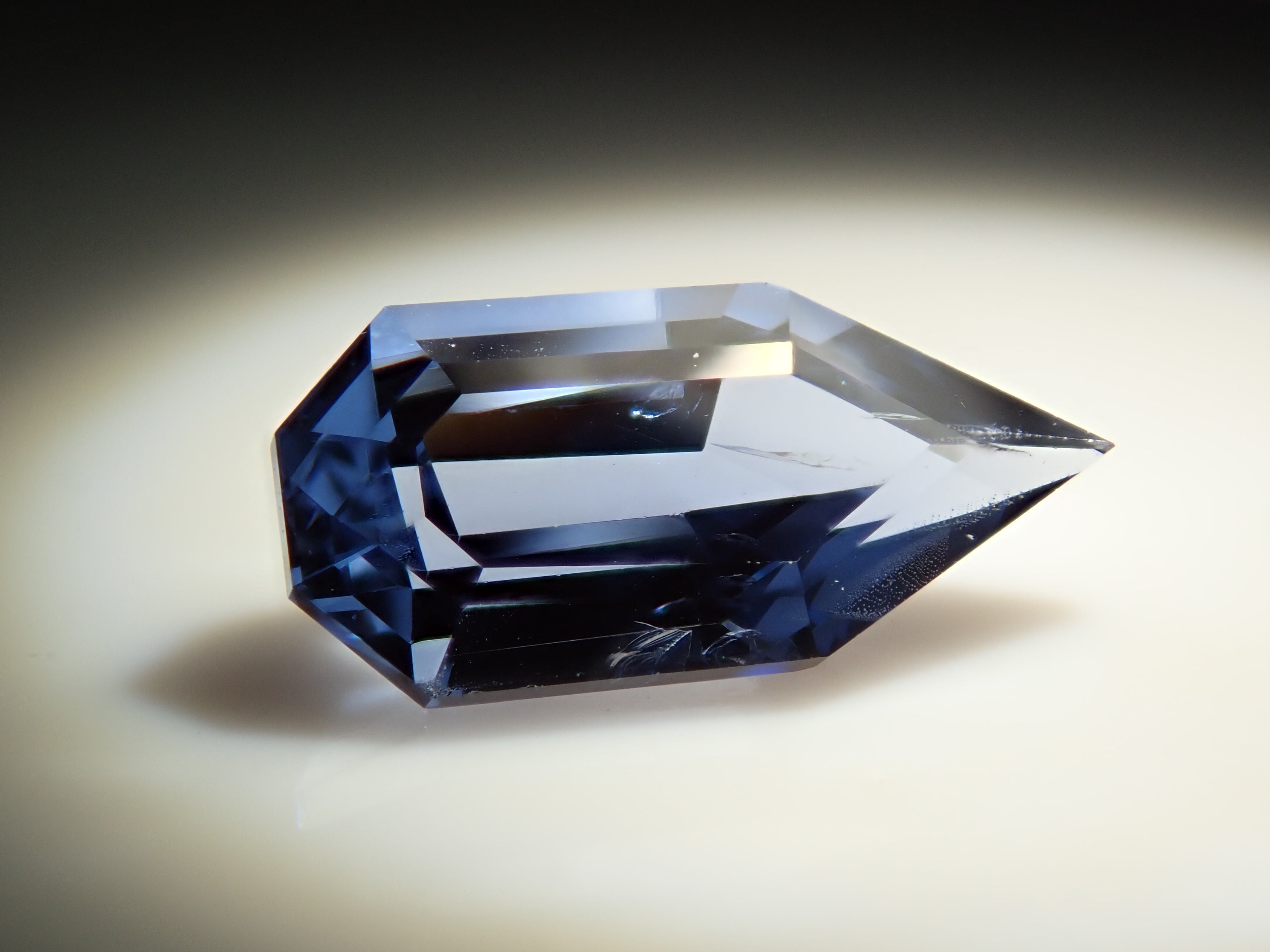 非加熱コバルトスピネル(コバルトブルースピネル) 0.740ctルース(シールドカット) GIA