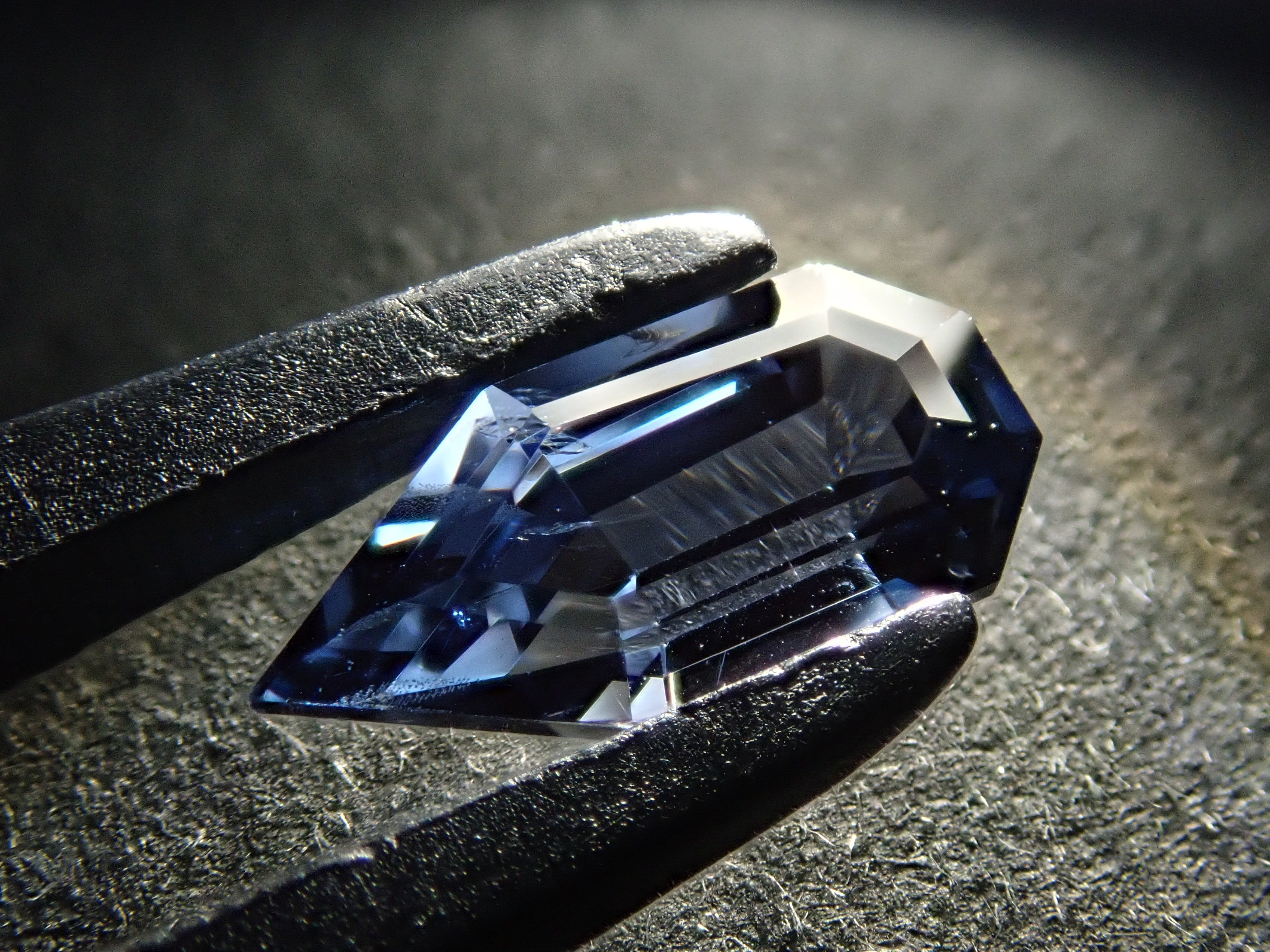 非加熱コバルトスピネル(コバルトブルースピネル) 0.740ctルース(シールドカット) GIA