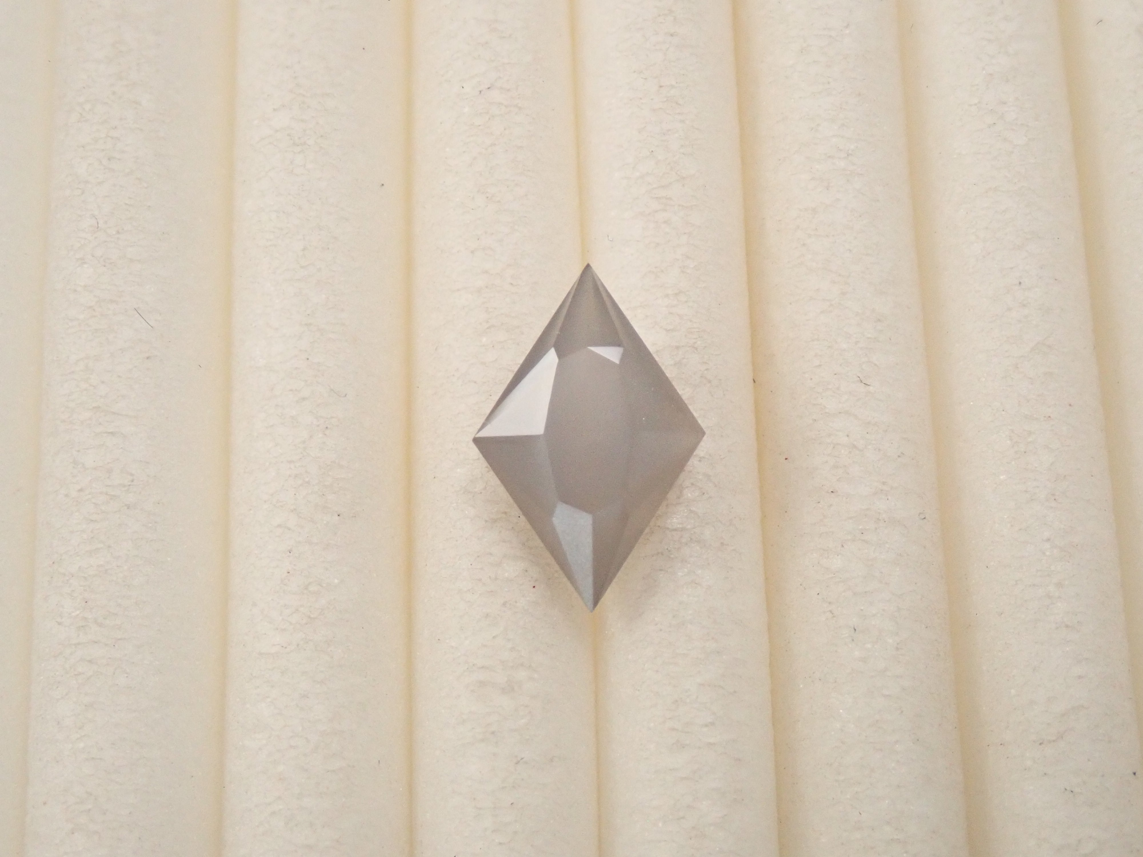 【12562105掲載】ブラックムーンストーン 0.609ctルース