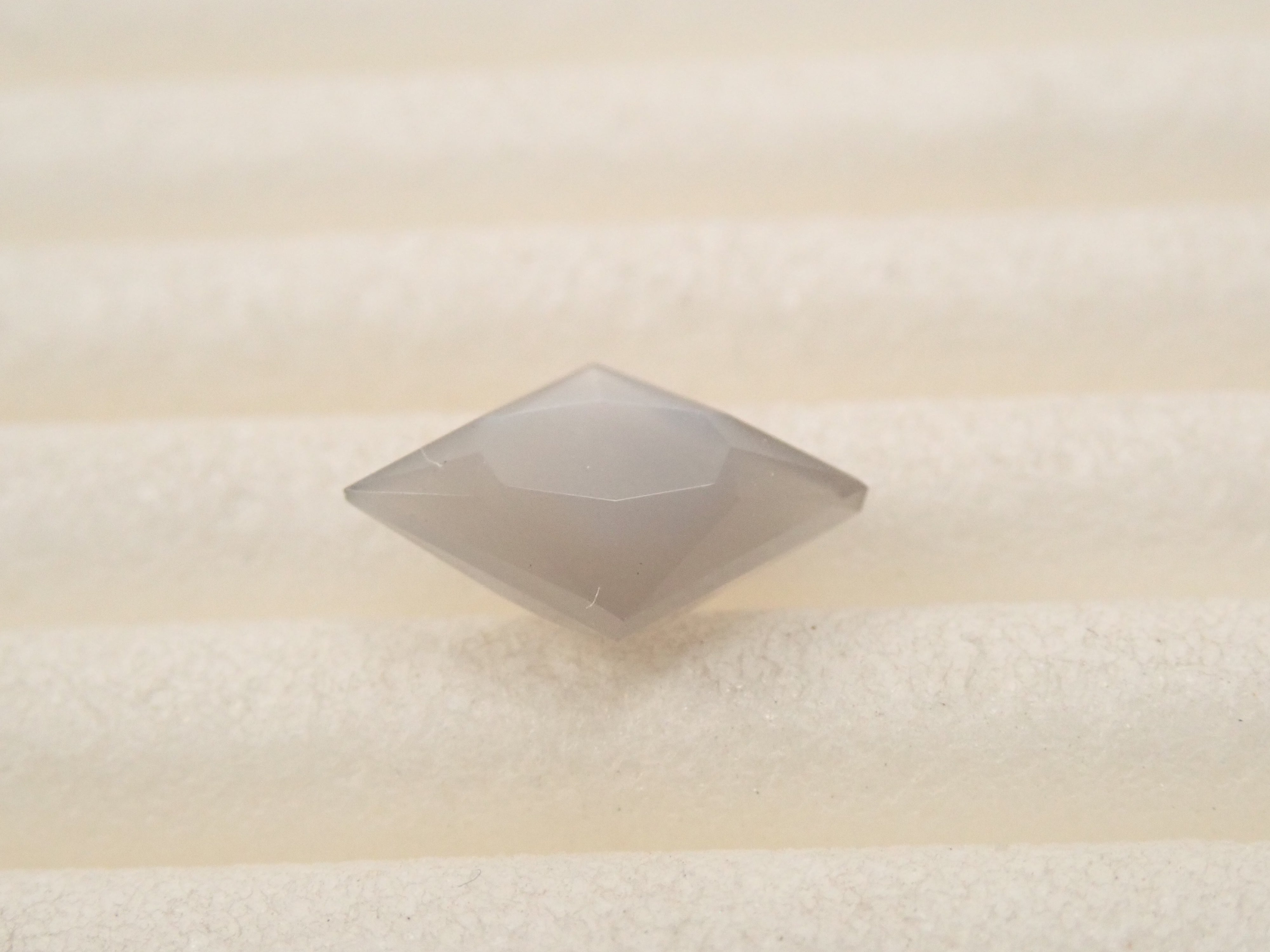 【12562105掲載】ブラックムーンストーン 0.609ctルース