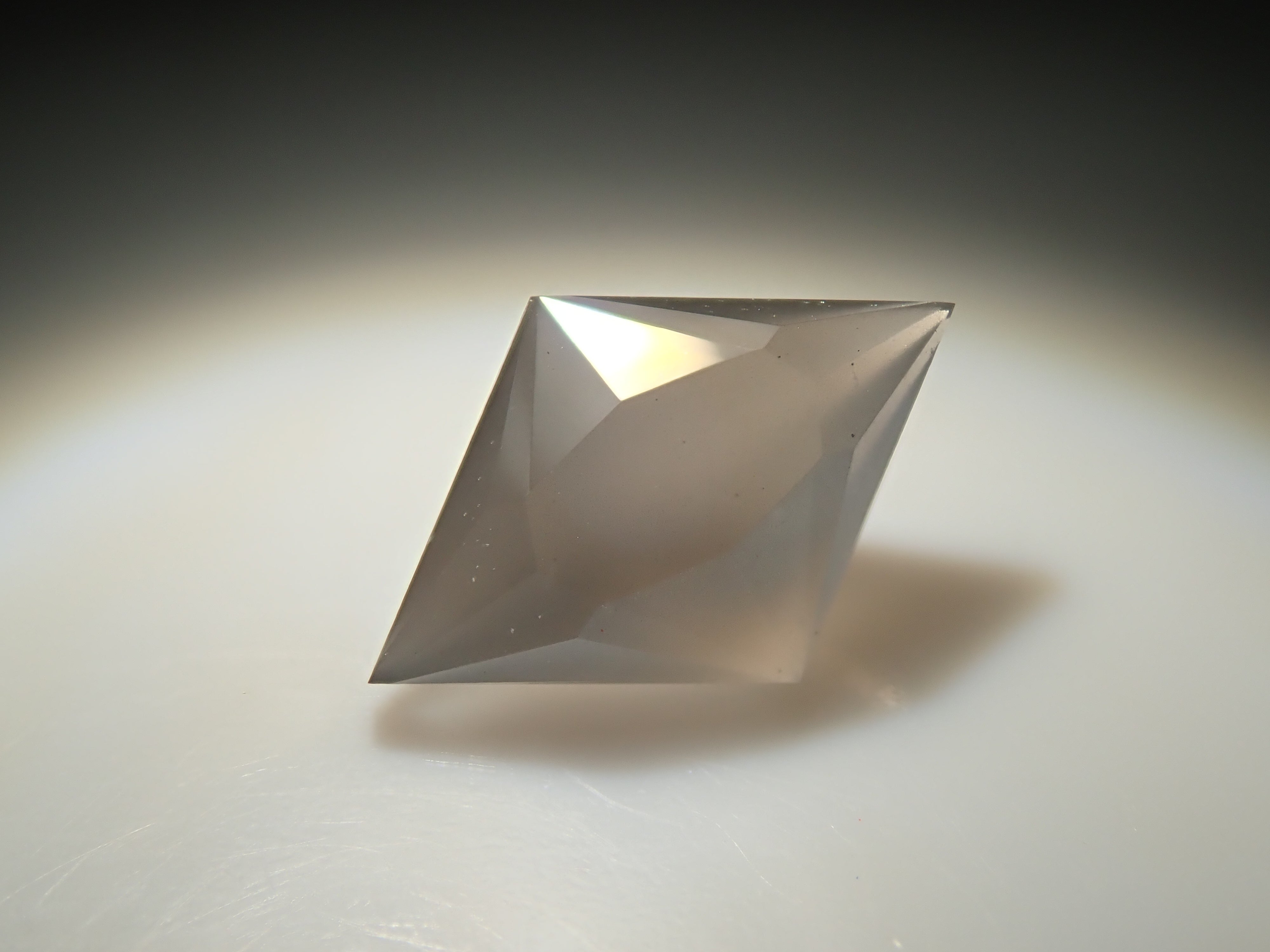 【12562105掲載】ブラックムーンストーン 0.609ctルース